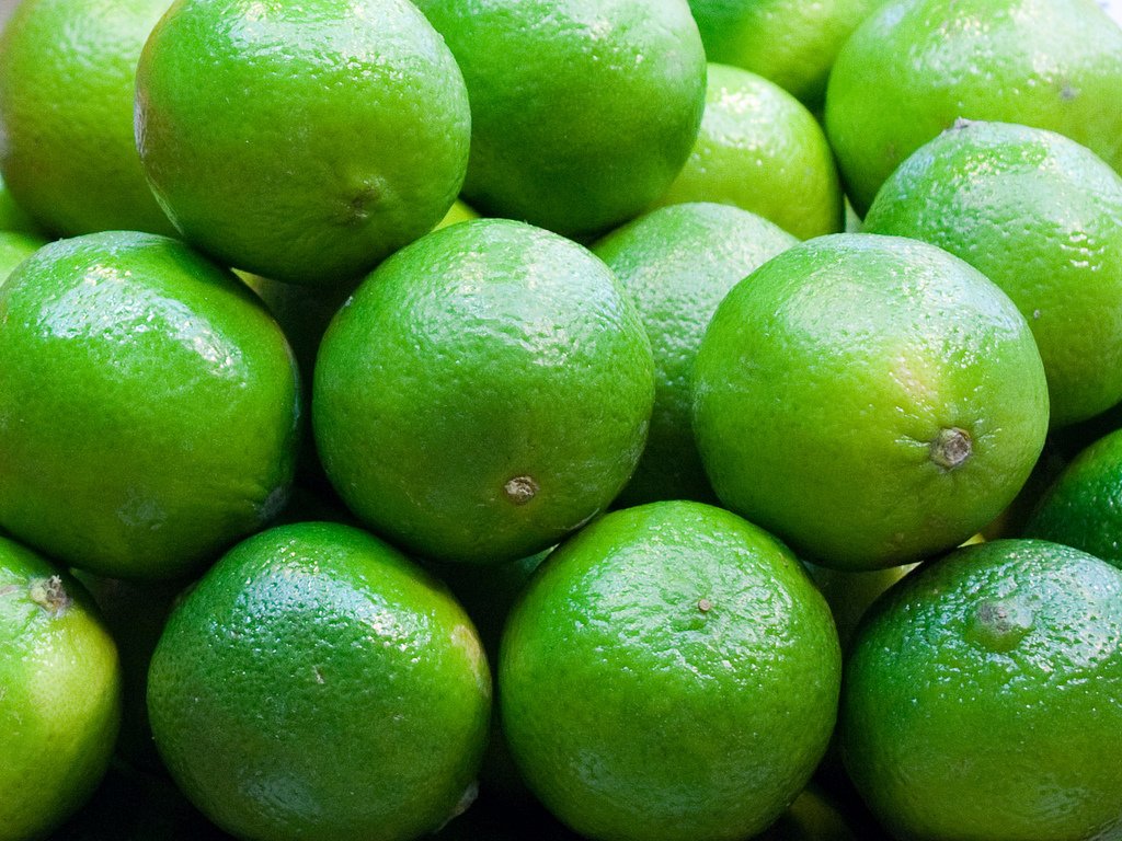 Fade stretch marks using lime and lemon