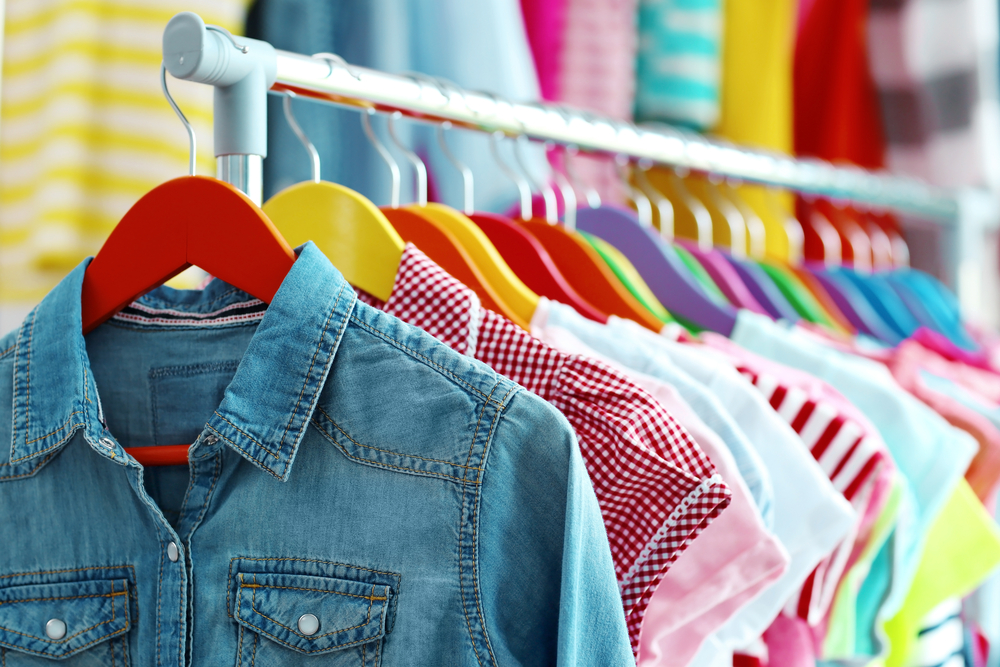 Polacy sprawdzają, czy ubrania dla dzieci są ekologiczne. Jednak nie chcą  za nie więcej płacić