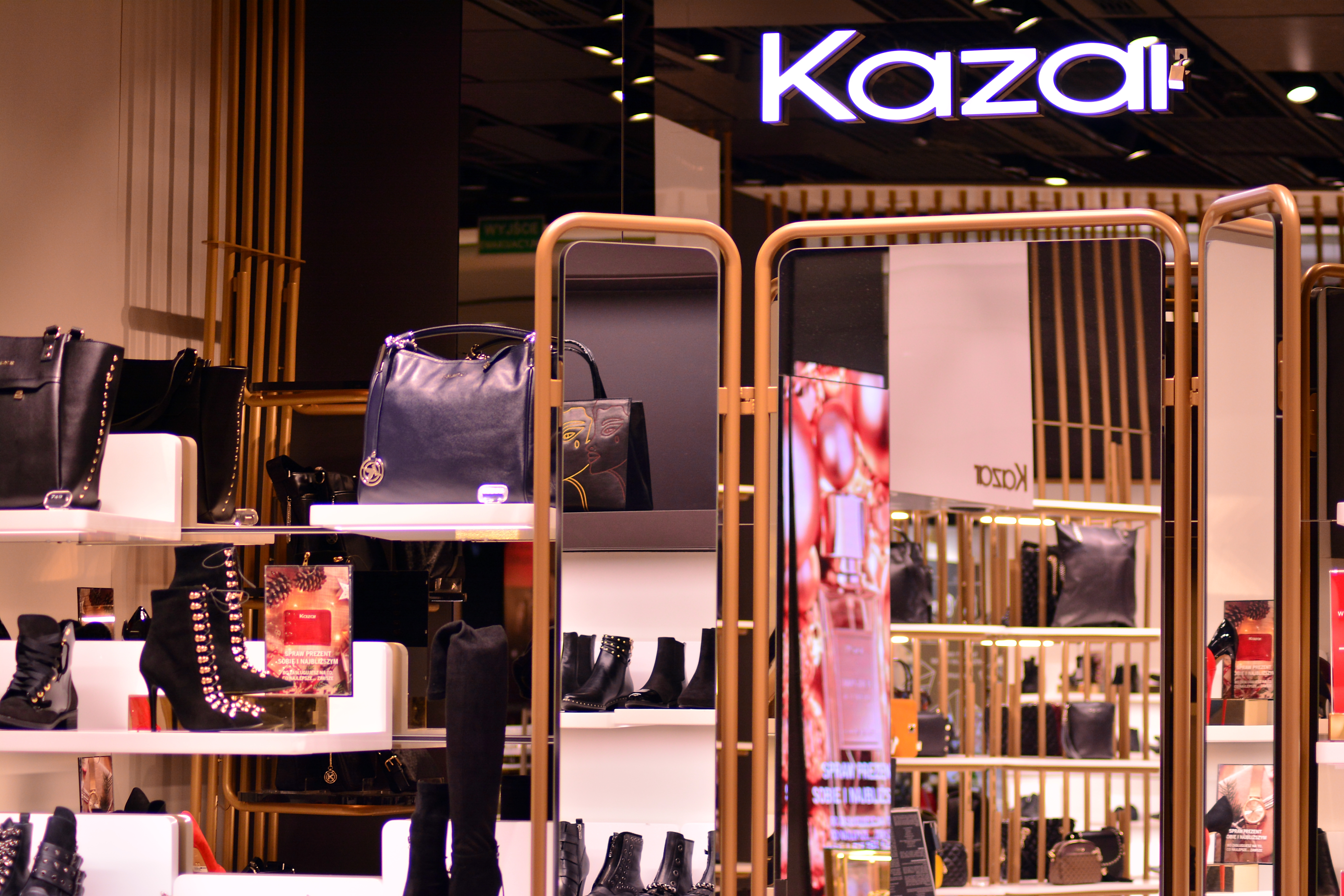 Kazar: sklepy obuwnicze i z galanterią będą zamykane w galeriach handlowych