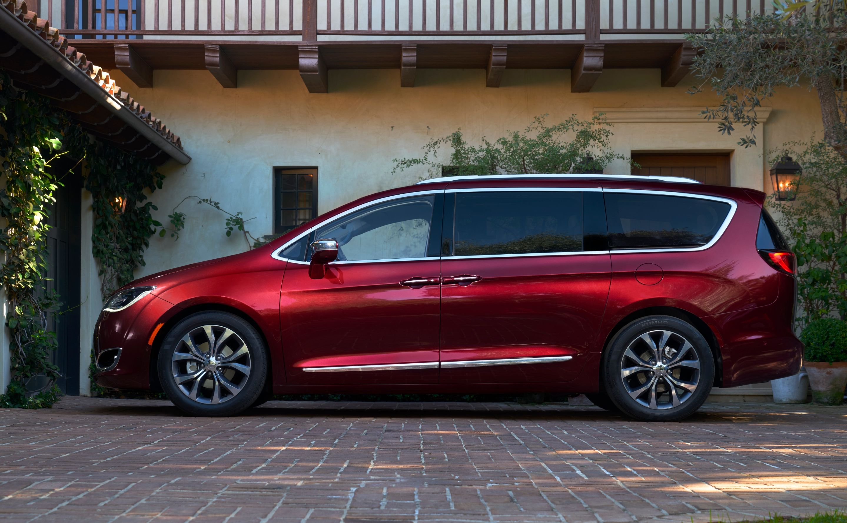 Nowy chrysler pacifica! Gigant powraca na rynek i