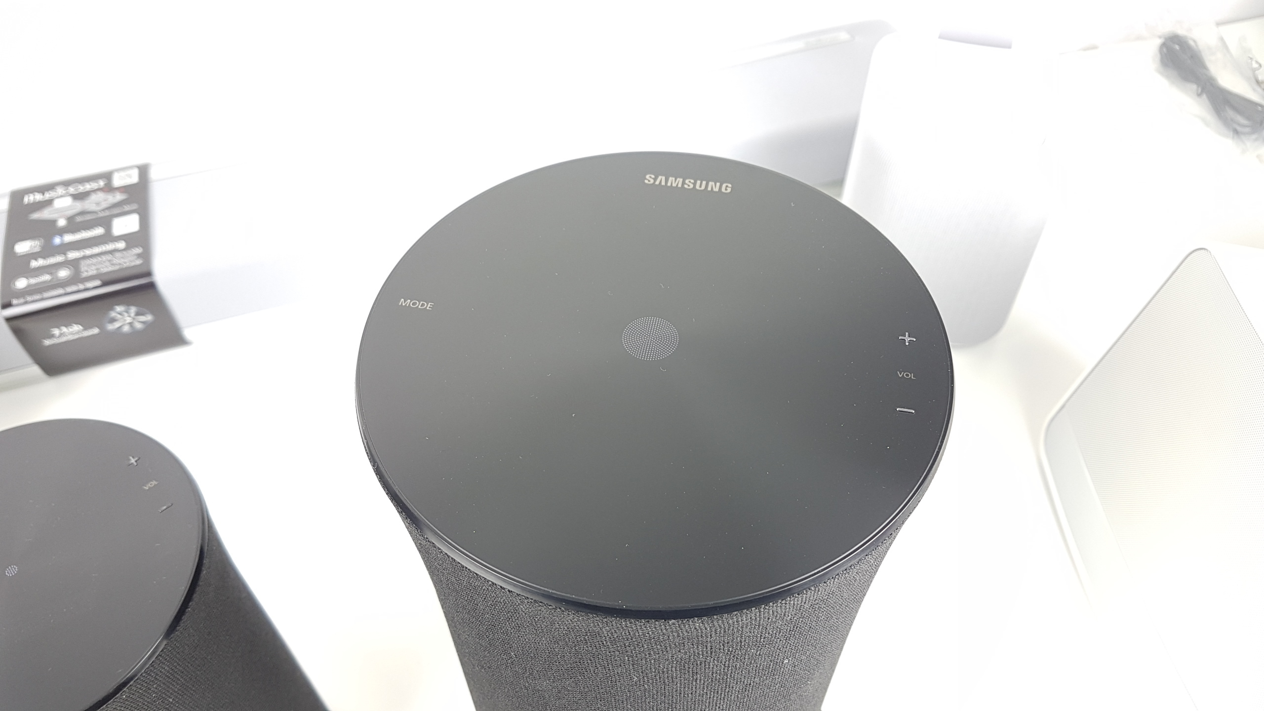 Samsung R5: 360-Grad-Multiroom mit sattem Wumms | Heise online bestenlisten