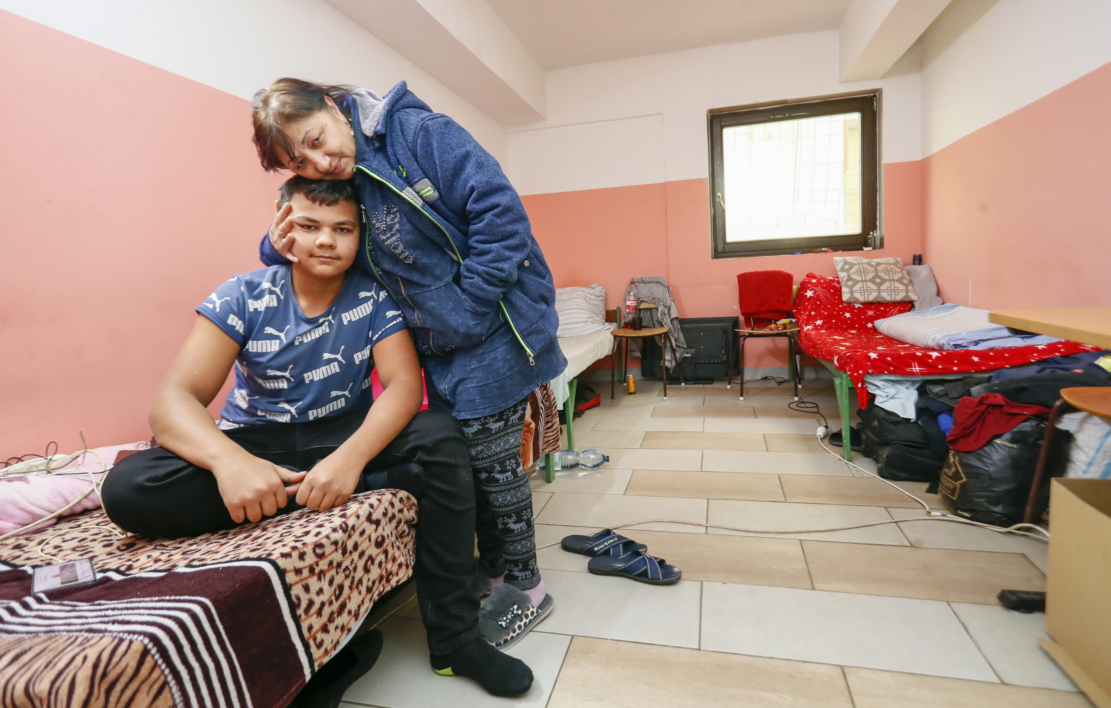 Egy 130 fős budapesti menekültszállón jártunk - Blikk