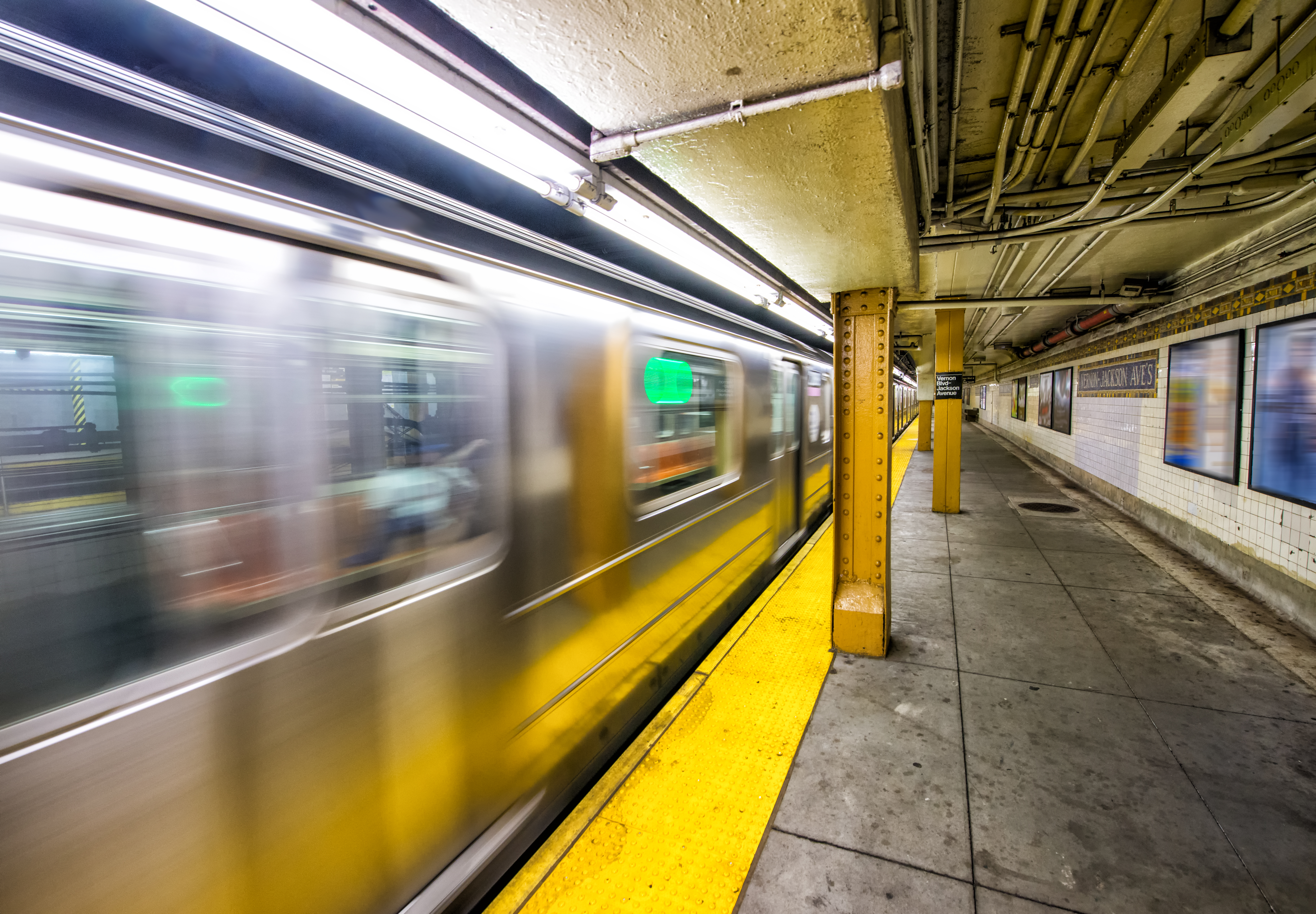 Интересные метро. Метро Нью Йорка. Метро Нью-Йорка (New York City Subway). New York City Subway поезда. Subway New York Metro.