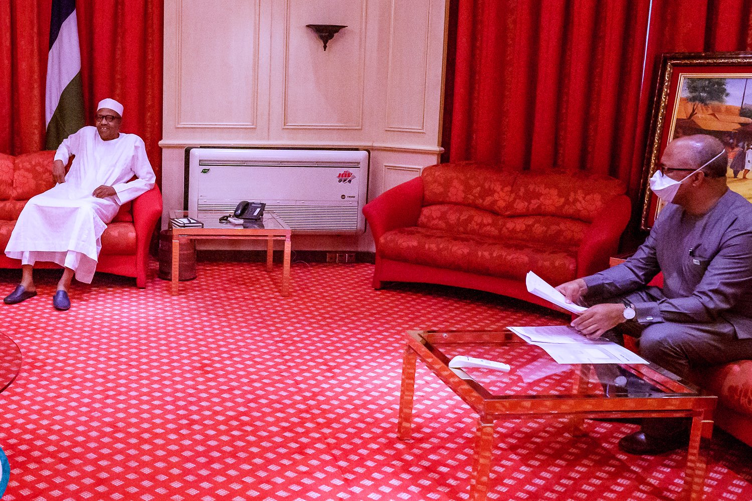 President Muhammadu Buhari receiving update from the NCDC (Presidency)