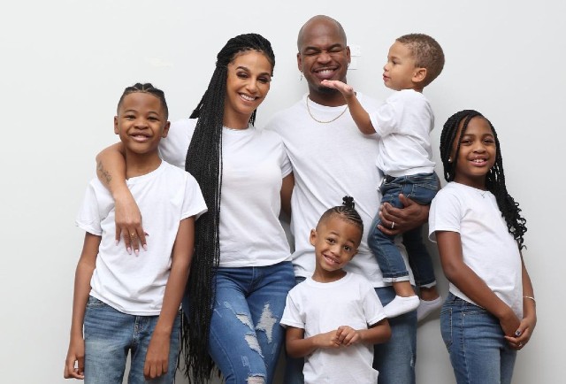 Ne-yo currently has 7 children with his wife Chrystal Renay