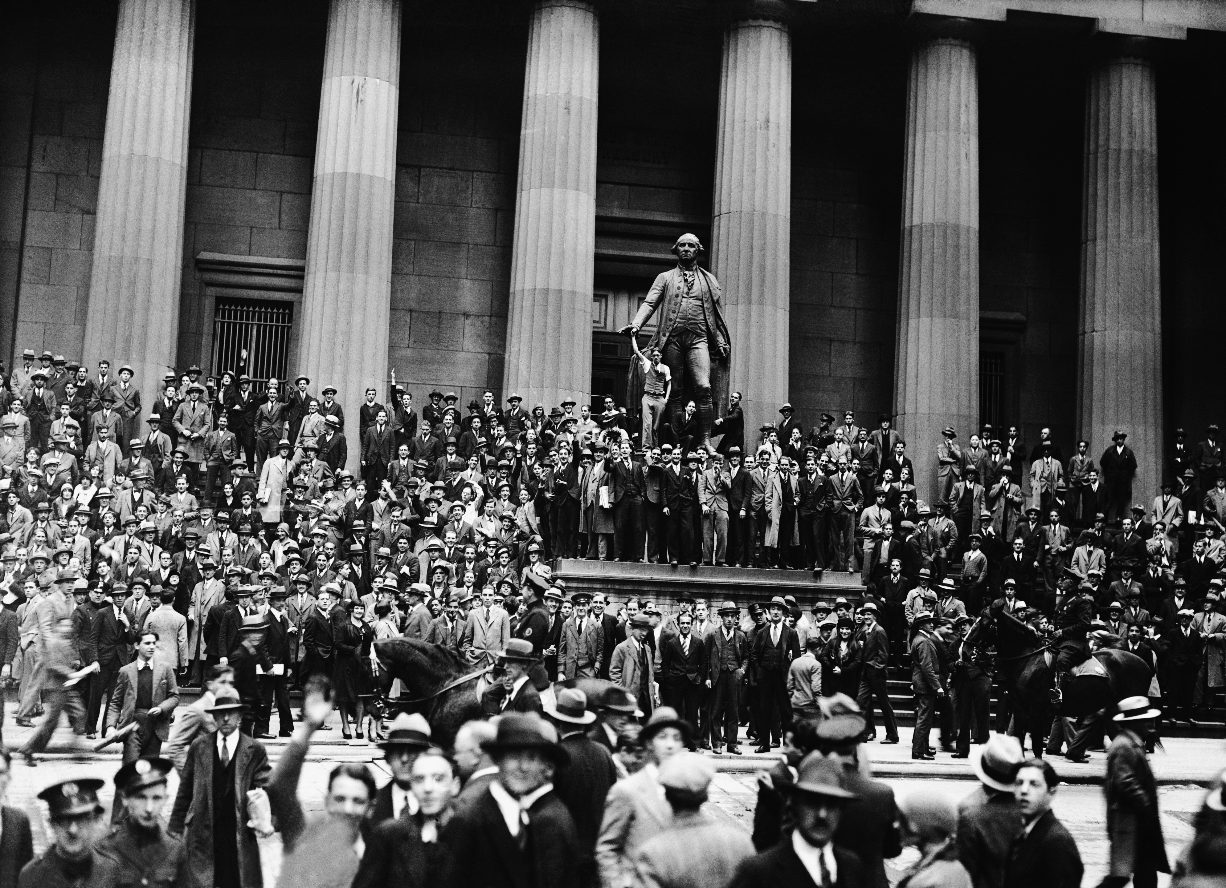 12 октября 20 года. Крах Нью йоркской биржи 1929. 24 Октября 1929 Уолл стрит. Крах на Нью-йоркской фондовой биржи 1929 г. Крах фондового рынка 1929.