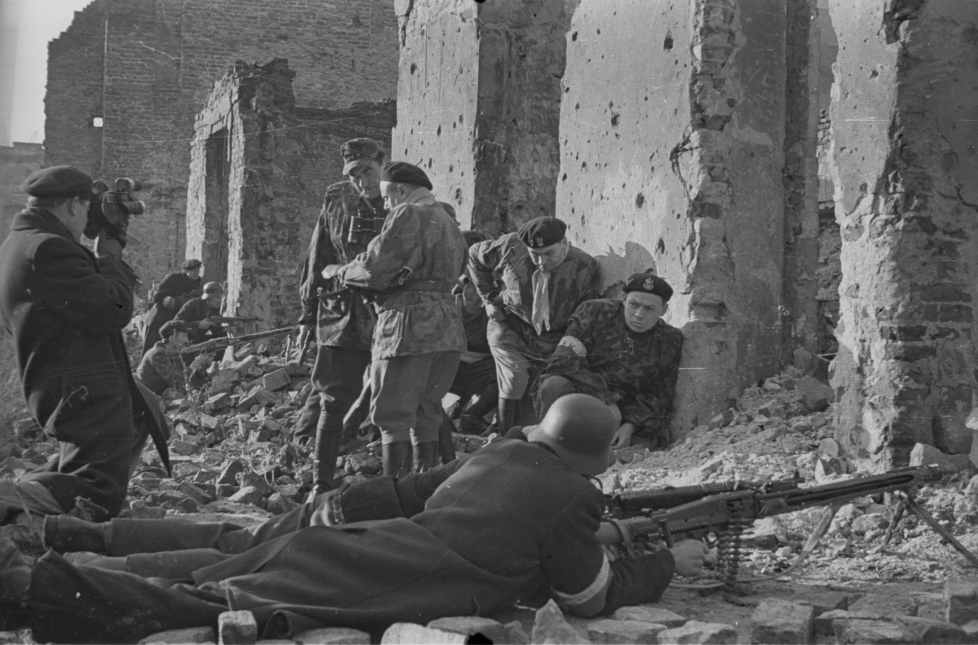 Represje Po Upadku Powstania Styczniowego Po upadku Powstania żyli na gruzach Warszawy. Kim byli warszawscy