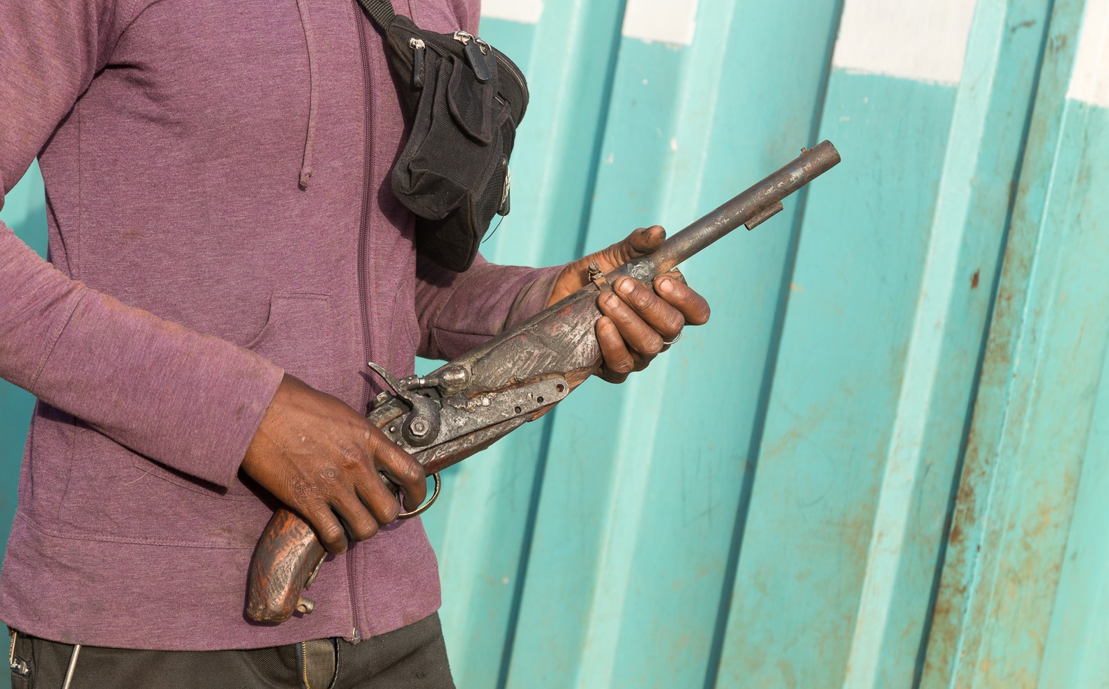 Security official of Chinese illegal miners allegedly shoots 22-year-old man to death