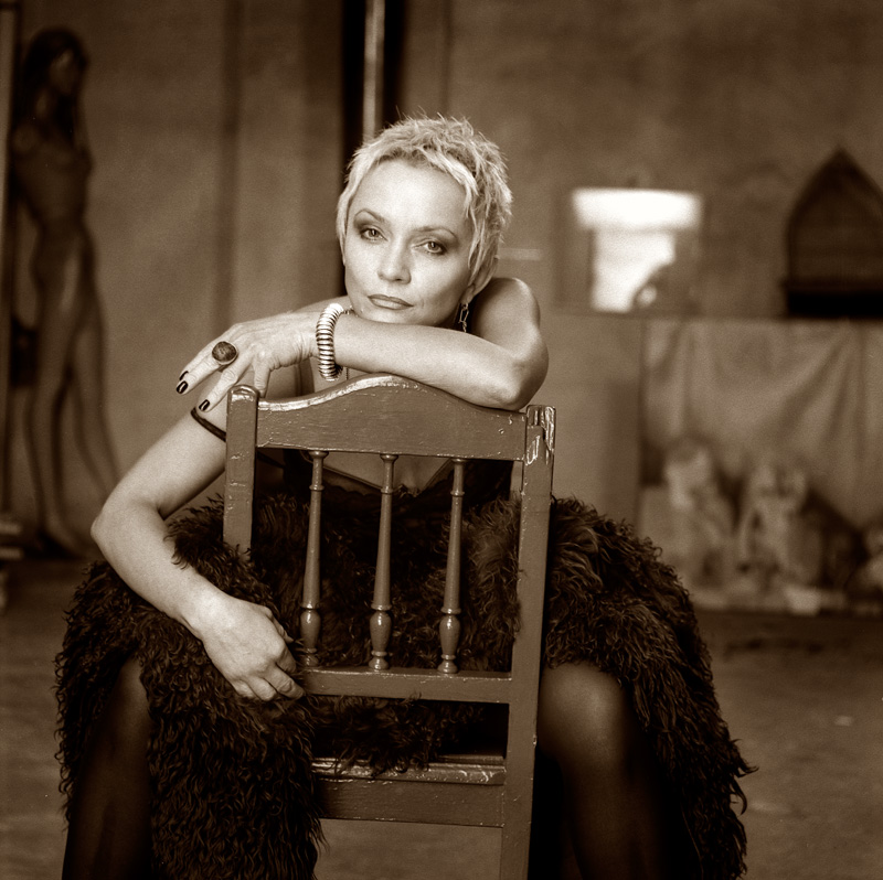 Małgorzata Ostrowska na zdjęciu z sesji do albumu 