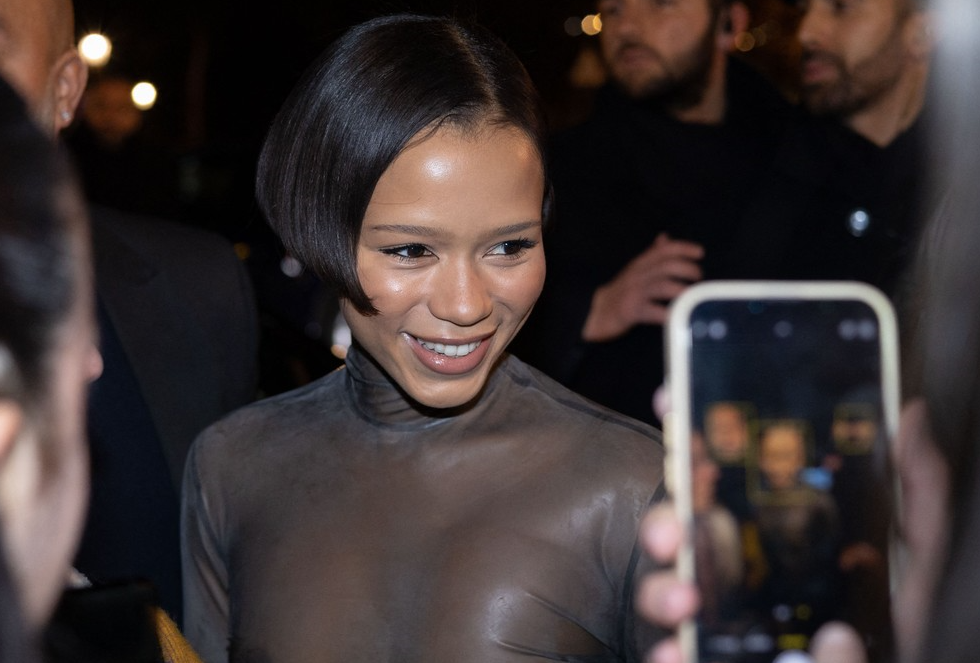 Tejlor Rasel šokirala najbezobraznijom haljinom na Nedelji mode u ...