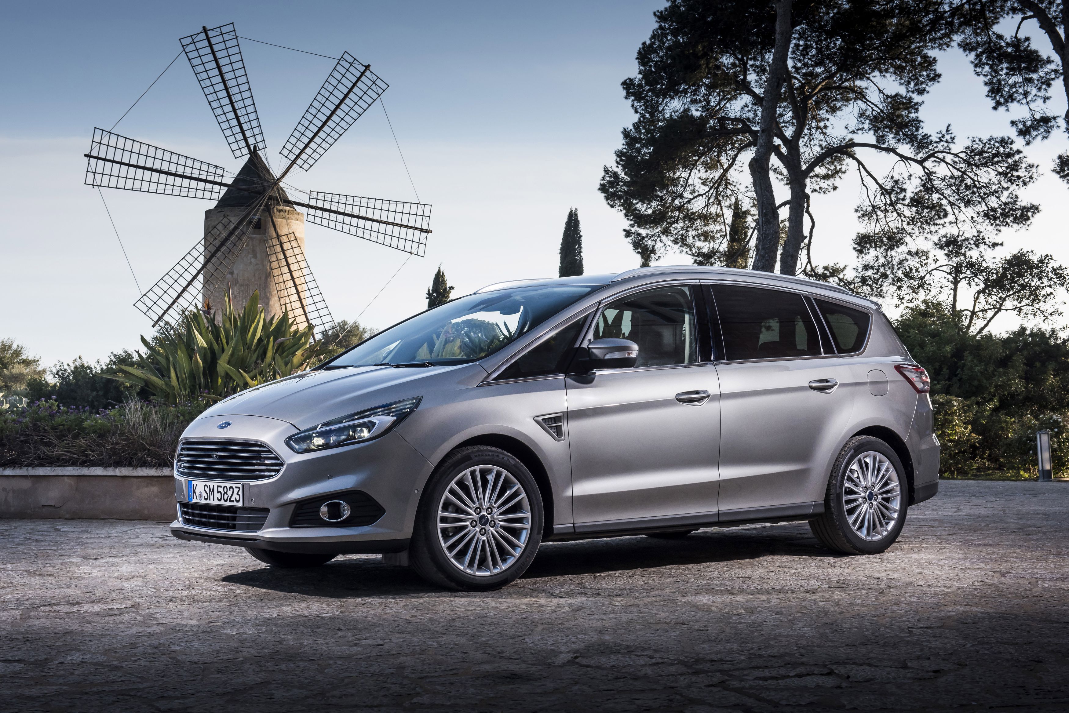 Już w Polsce! Nowy ford smax przechytrzy fotoradary