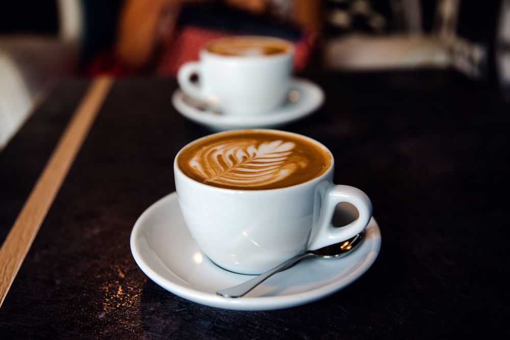 Cappuccino, latte, macchiato, flat white - rodzaje kaw z mlekiem