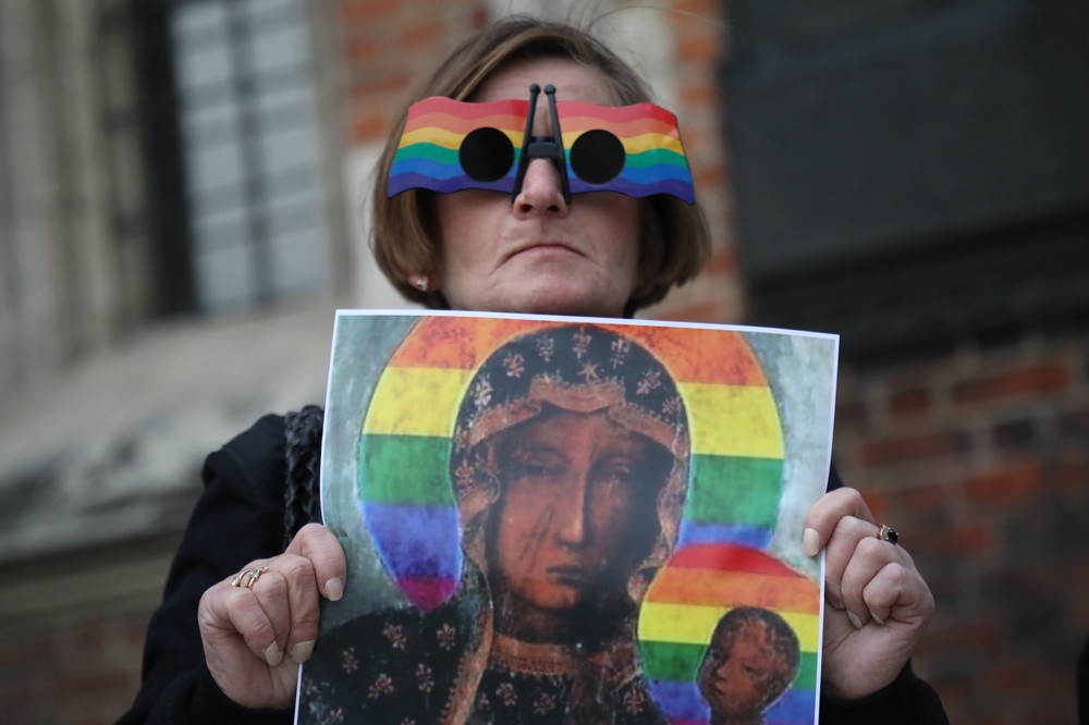 Dyskryminacja katolików w Polsce? Katoprawica odleciała na Marsa
