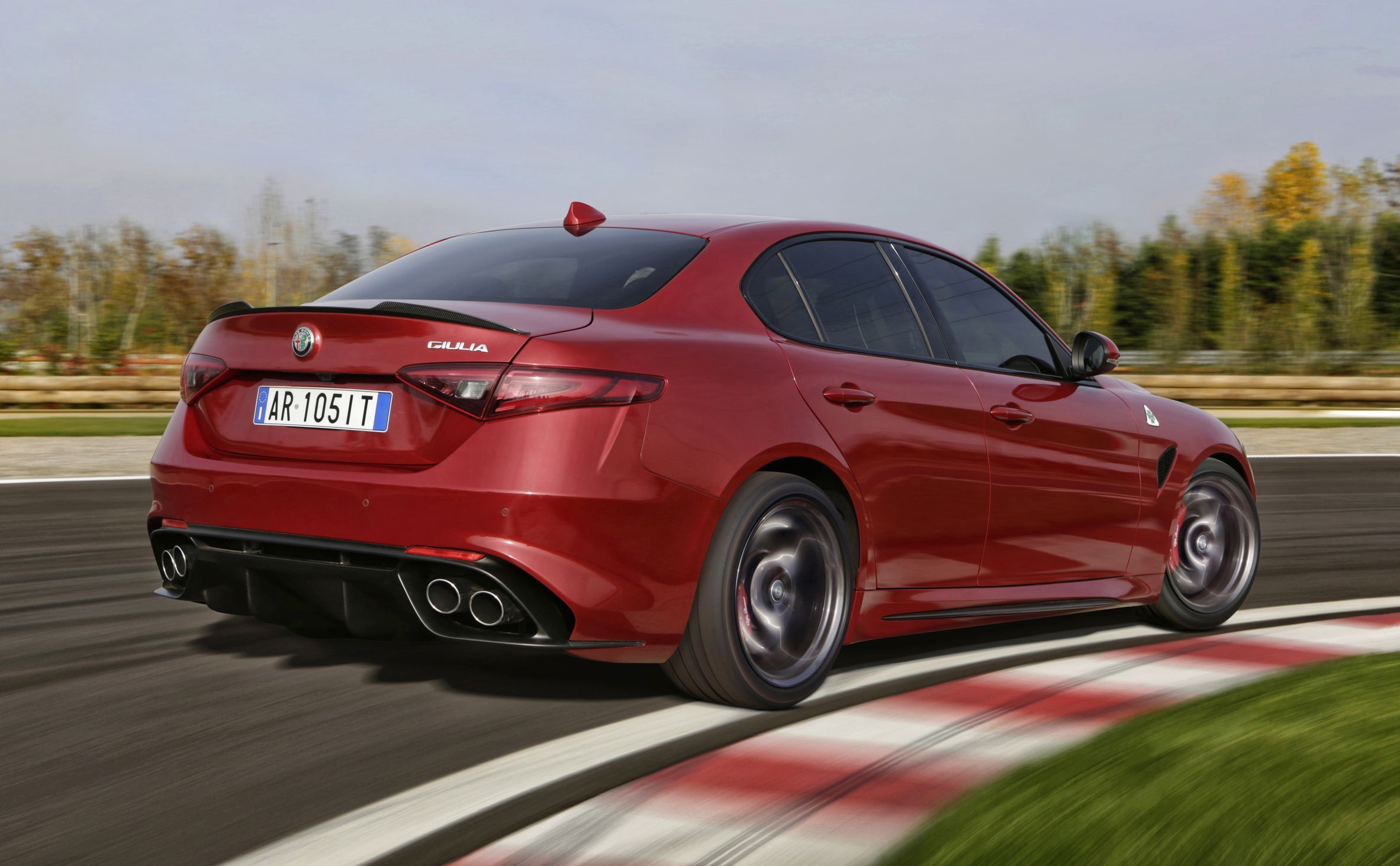 Alfa Romeo Giulia już jeździ! Nowa limuzyna pogromcą BMW i