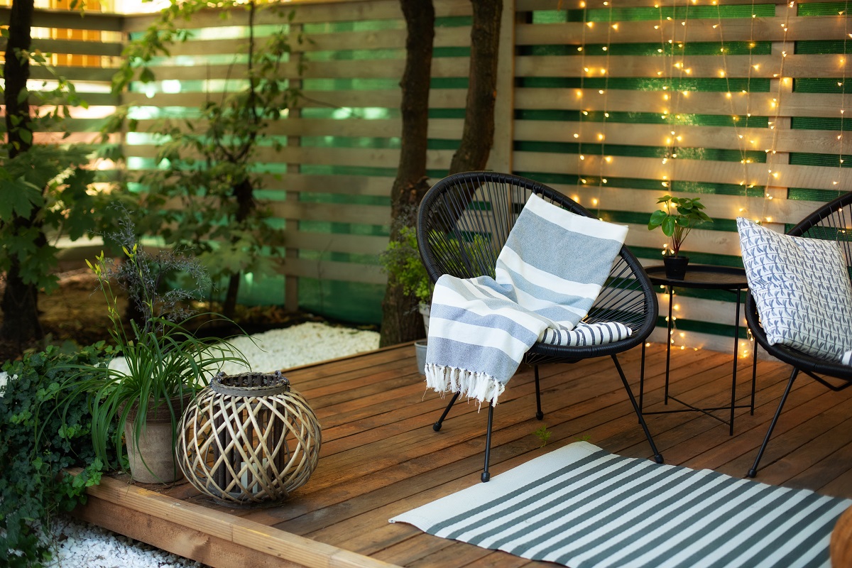 Kultowy fotel Acapulco podbija wnętrza, sprawdzi się nie tylko w ogrodzie -  Dom