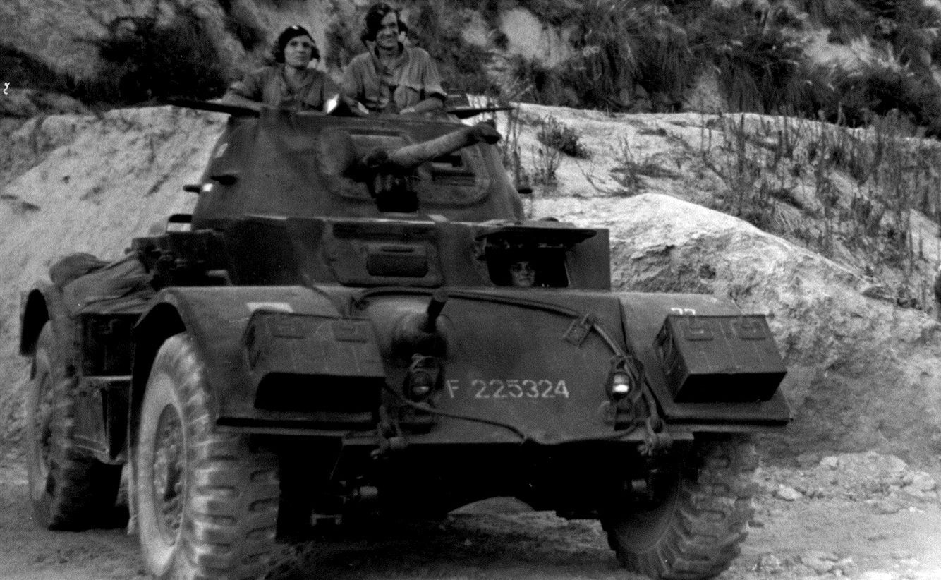 Ciężki samochód pancerny Chevrolet Staghound Mk. I uzbrojony w armatę kal. 37 mm w Polskich Siłach Zbrojnych na Zachodzie