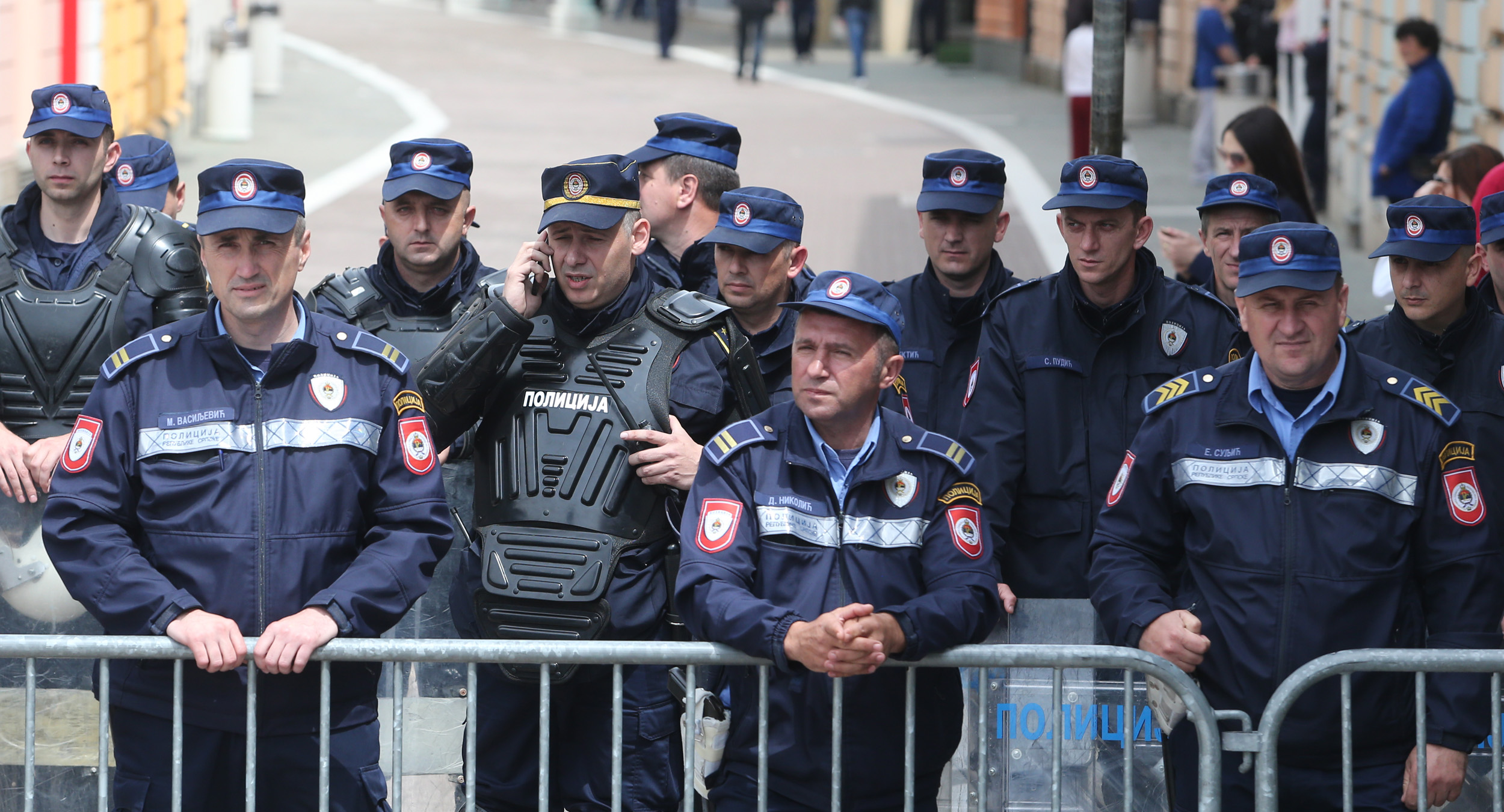 NOVE UNIFORME VREDE MILIONE Firma iz FBiH OBLAČI policajce Republike Srpske