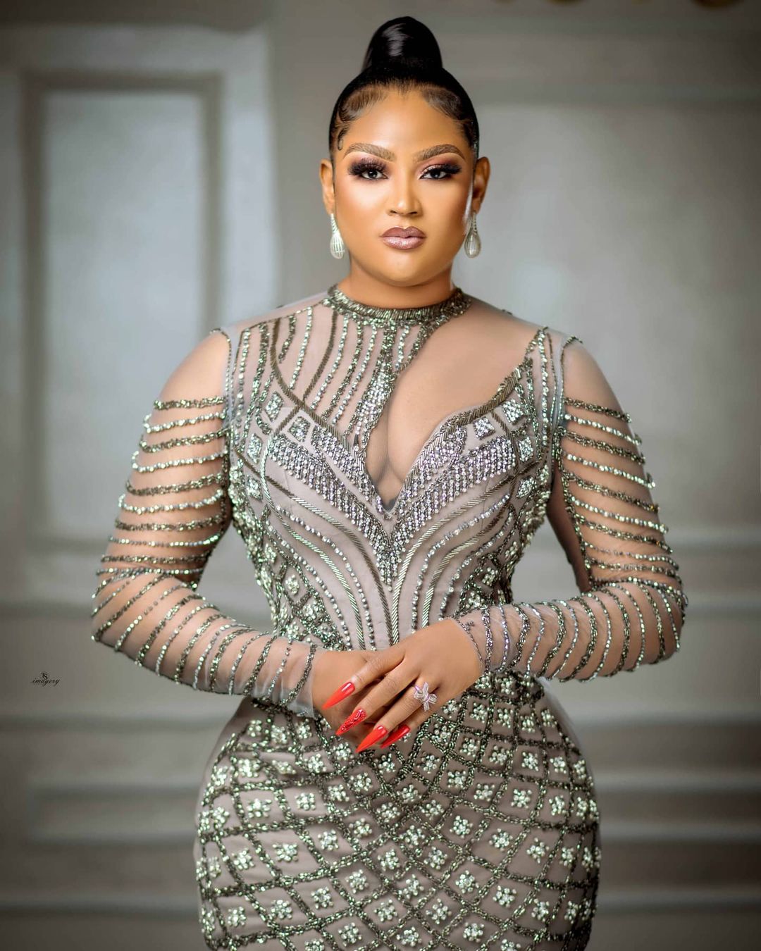Nollywood actress Uche Elendu had a narrow escape from death when an Arik Air plane they were on reportedly crash-landed [Instagram/UcheElendu]
