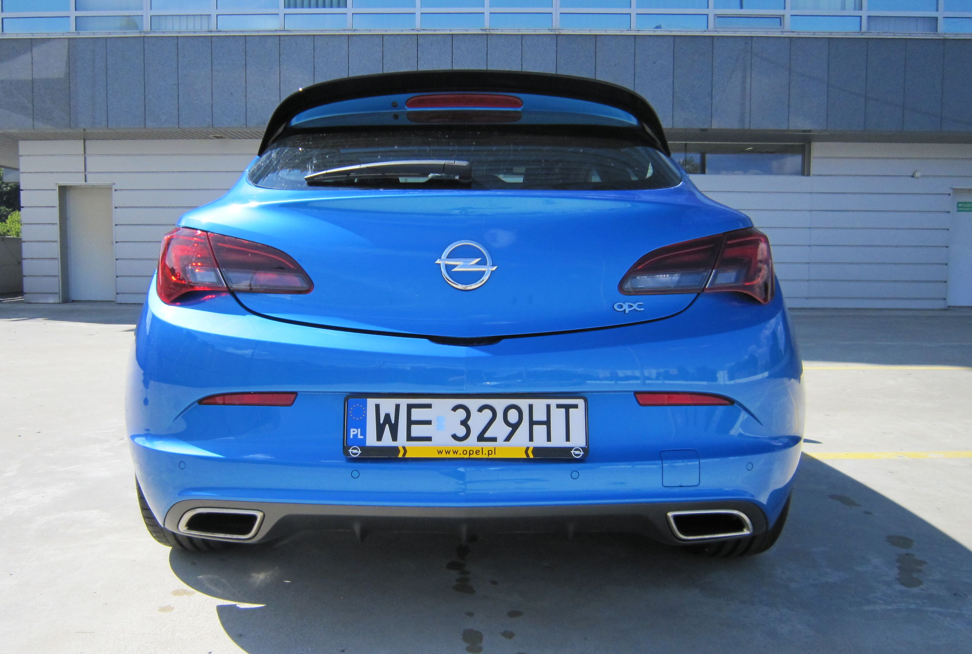 Tylko z Polski! Opel astra OPC miażdży silnikiem. ZDJĘCIA