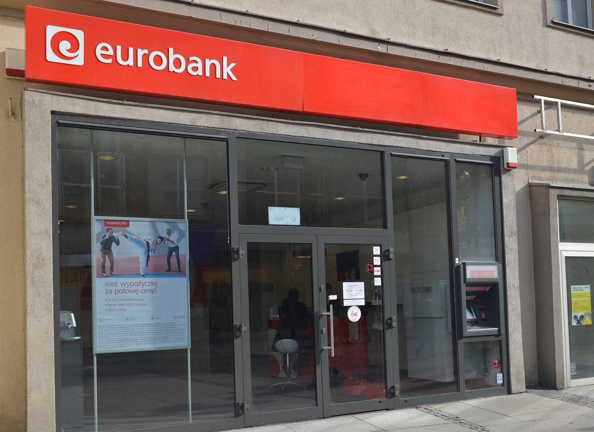 Protest przeciwko złym warunkom pracy w Eurobanku. Firma odpiera zarzuty