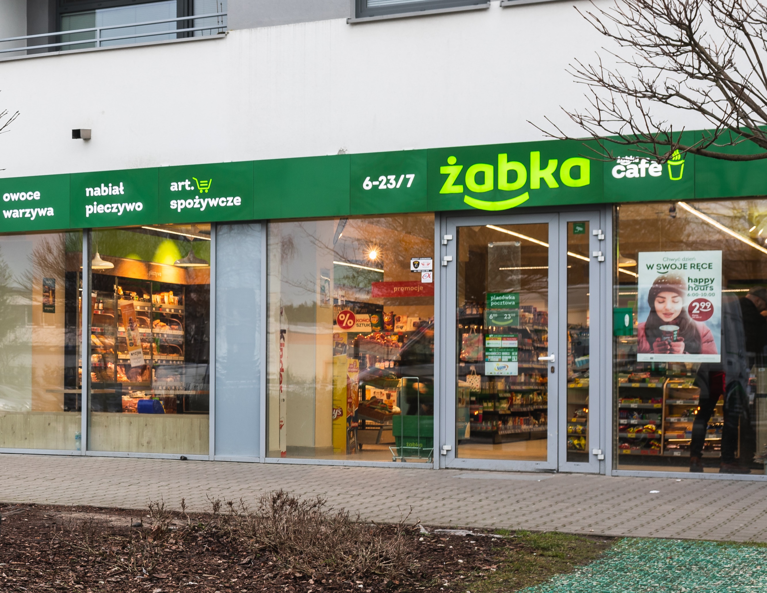 Sklep pl. Жабка магазин в Польше. Zabka магазин. Супермаркеты Zabka в Польше. Польские магазины Zabka.