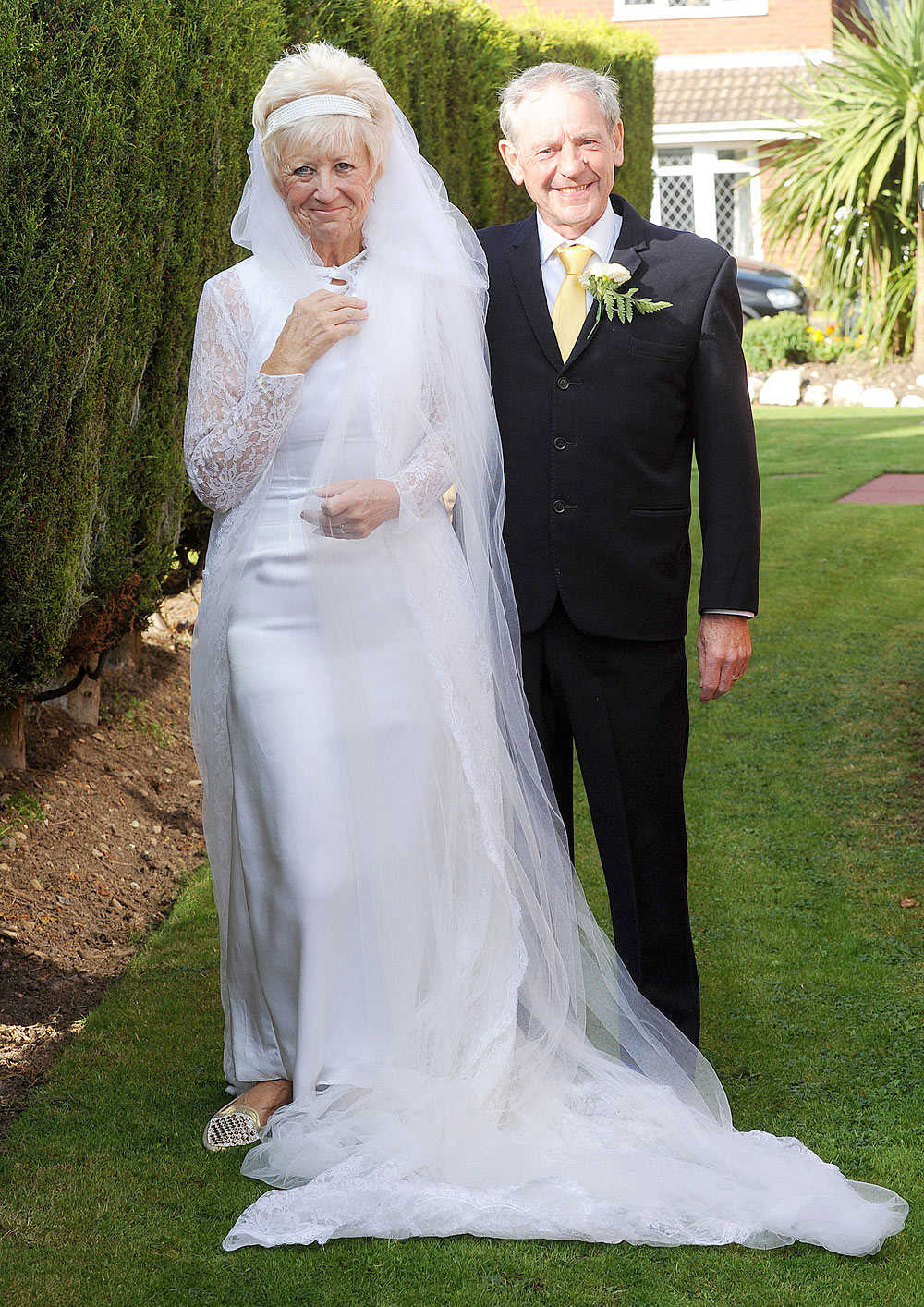 Szívszorító. Nézd, milyen ruhában ünnepelte az 50 házassági évfordulóját ez  a szerelmespár - Blikk Rúzs