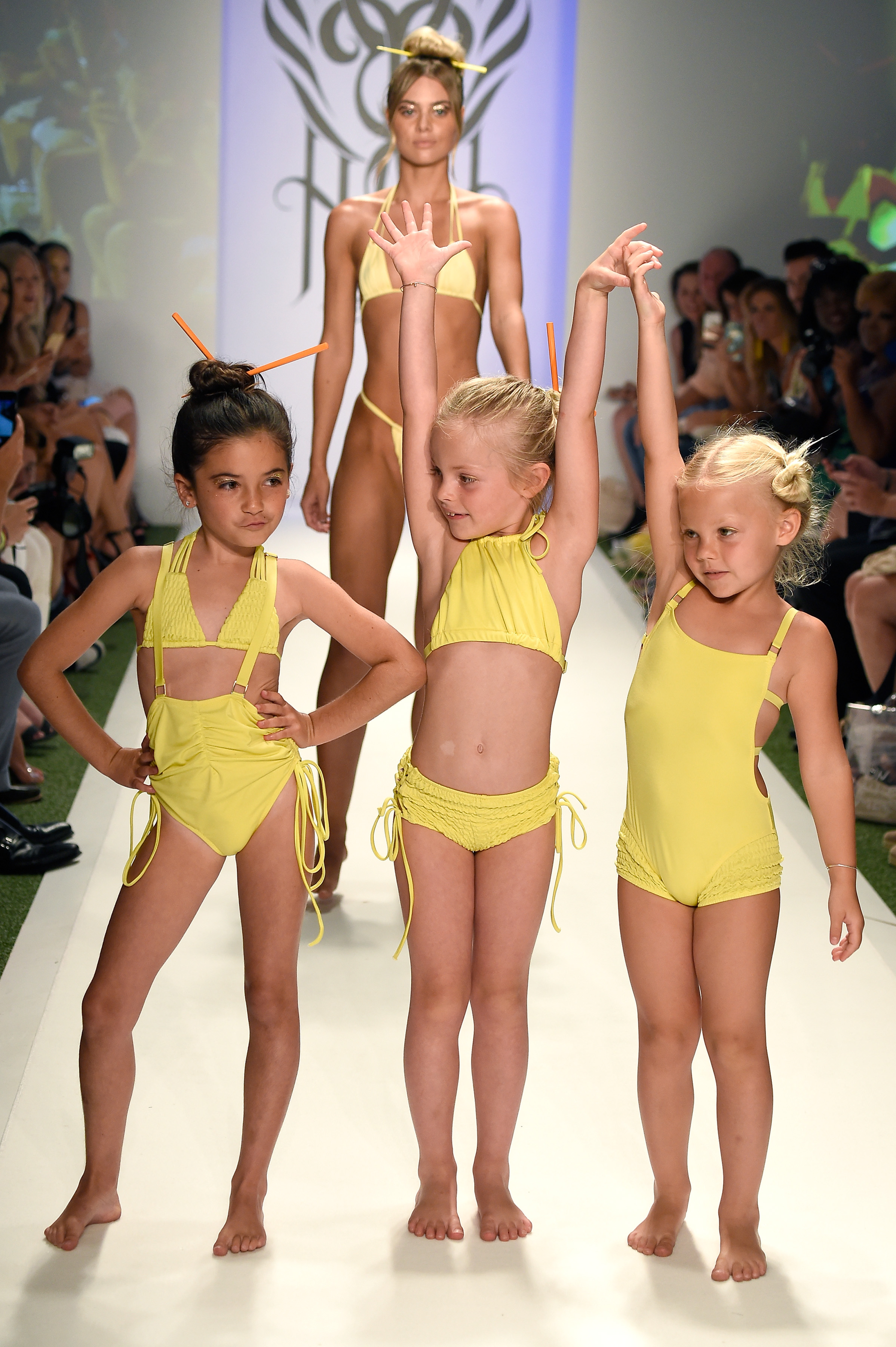 Семейный натуризм конкурс красоты - фото и картинки