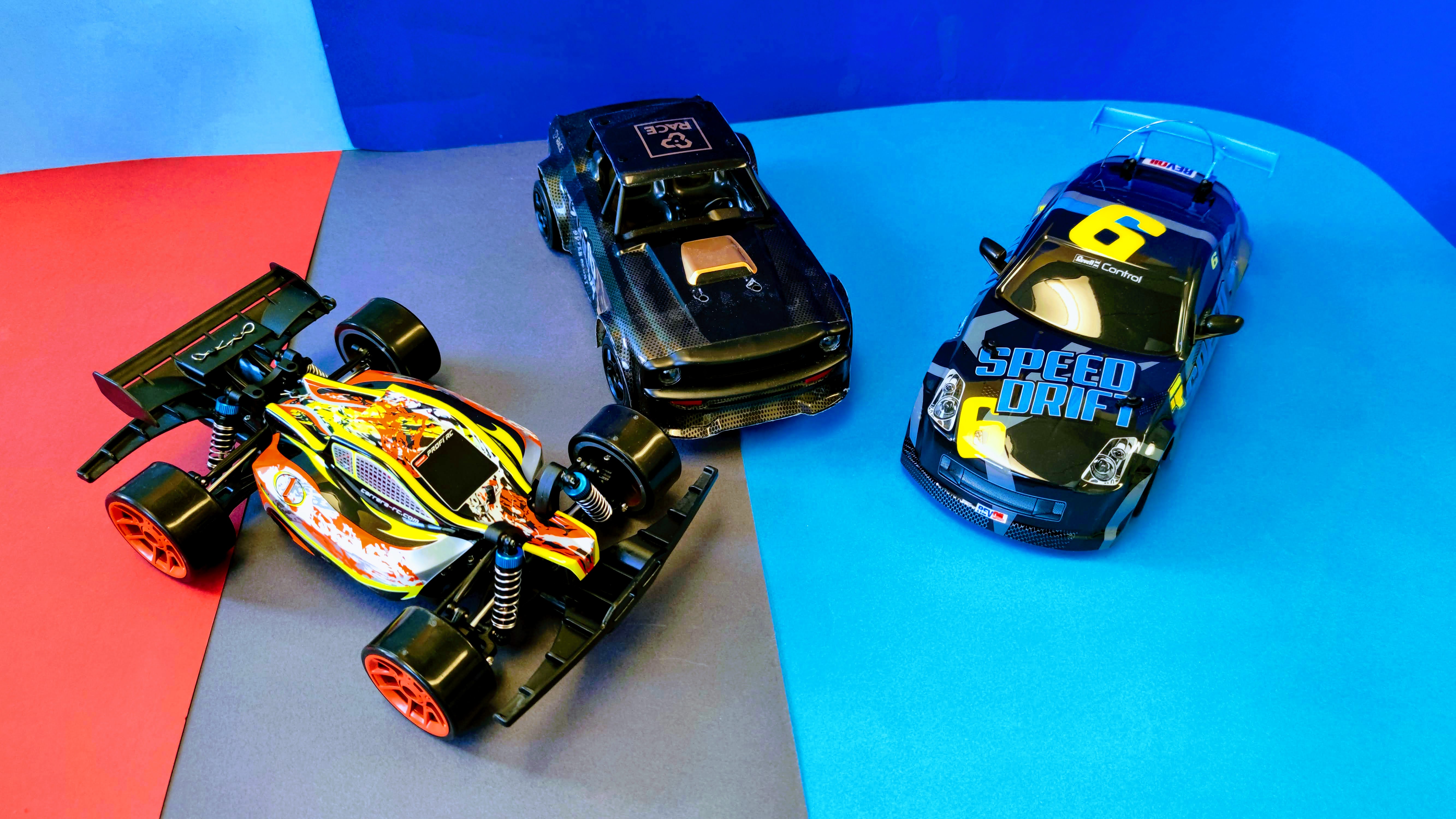 RC Drift Cars im Wohnzimmer: Ferngesteuerte Flitzer ab 25 Euro | TechStage