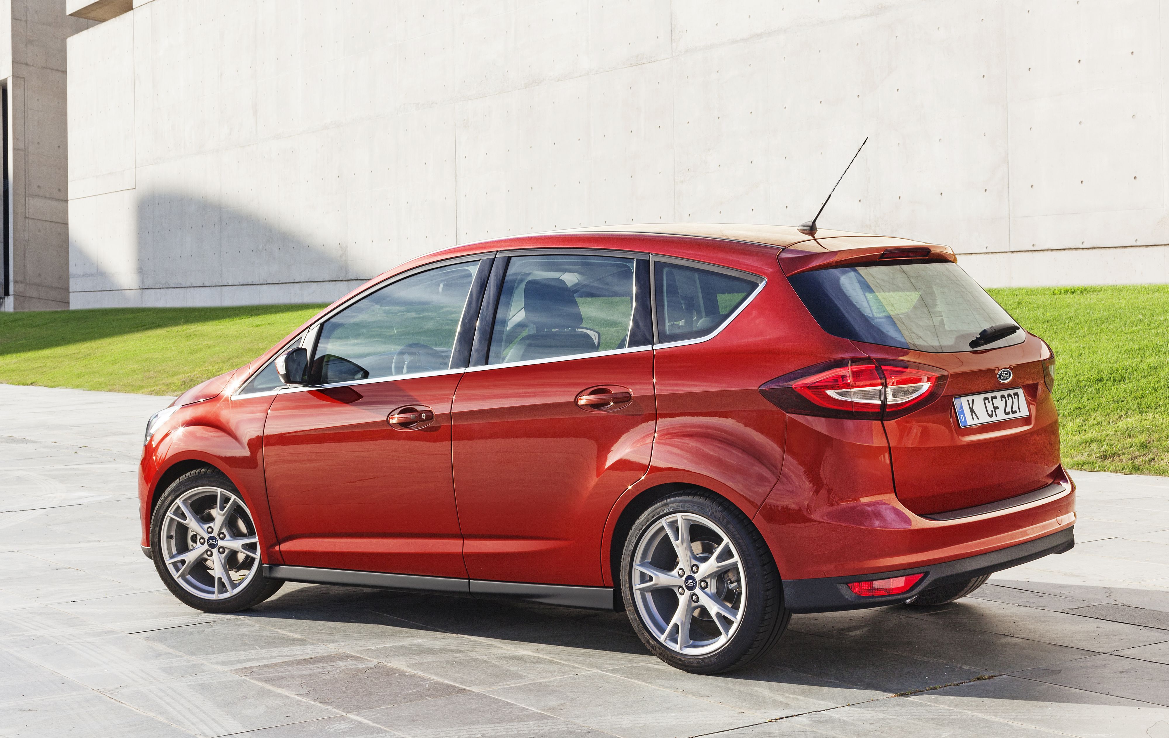 Nowy ford cmax i grand cmax. Cięcia były głębokie. Pod