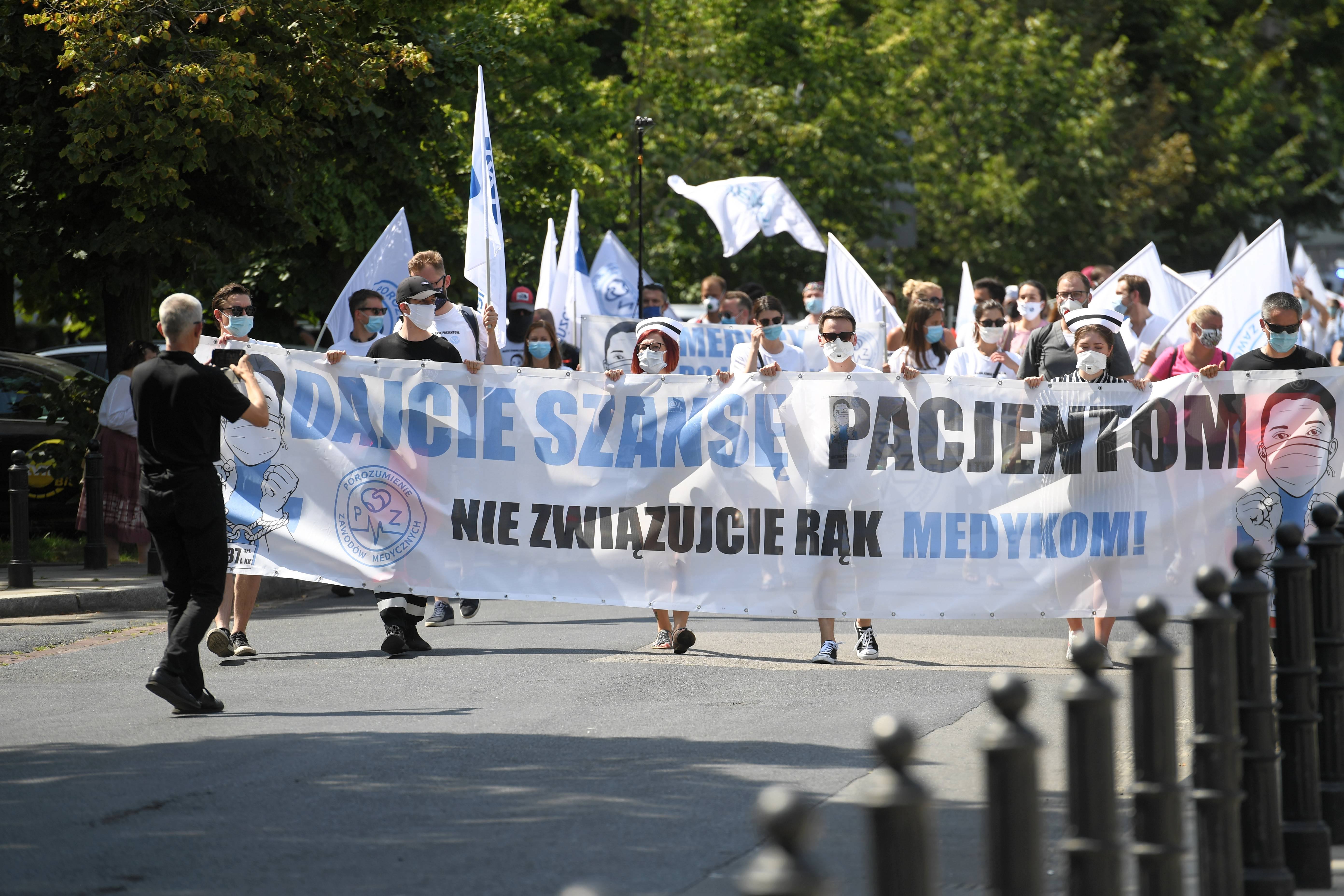 Protest Medykow Biale Miasteczko Czeka Na Premiera Gazetaprawna Pl