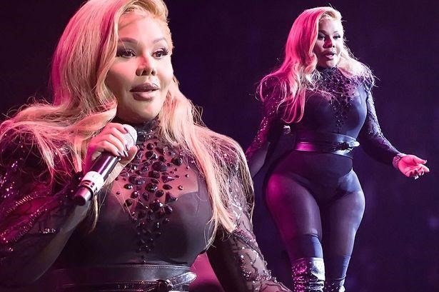  Lil Kim puts on a busty diplay at Liacouras Center