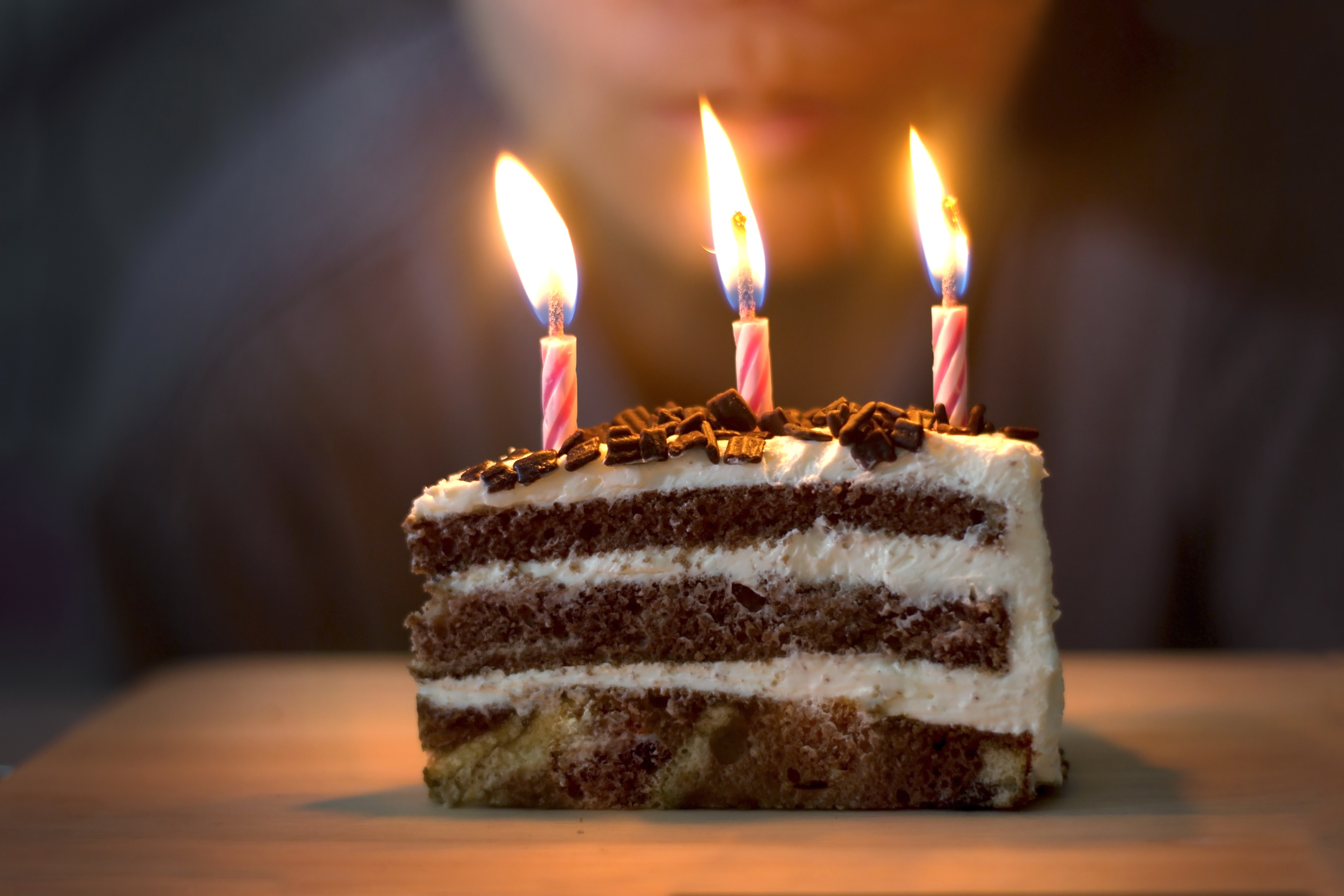 Cake candle. Свечи для торта. Тортик со свечками. Кусок торта со свечкой. Тортик с тремя свечками.