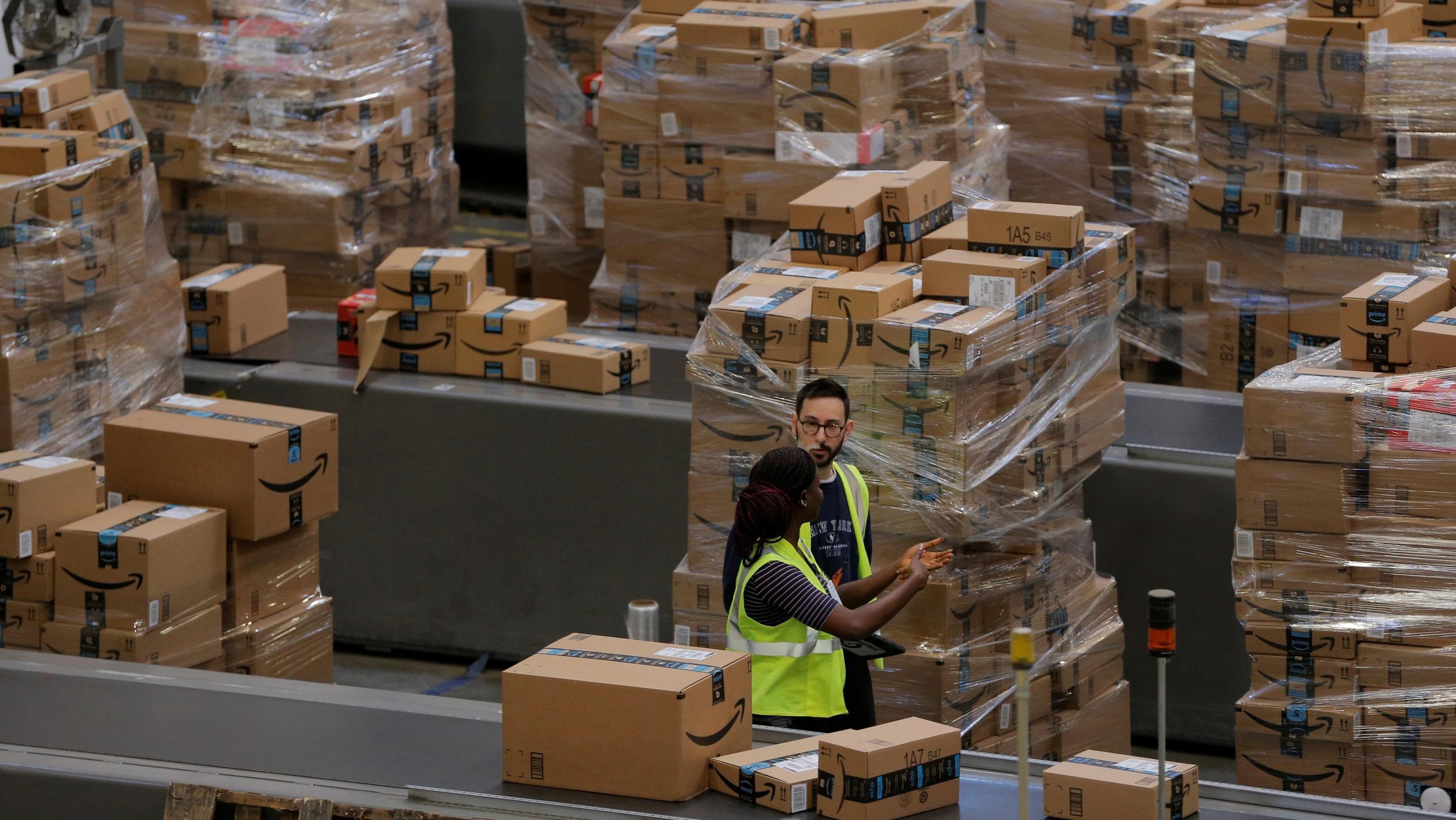 Amazon wyjaśnia tajemnicę: Dlaczego przesyłki pakuje w za duże pudełka