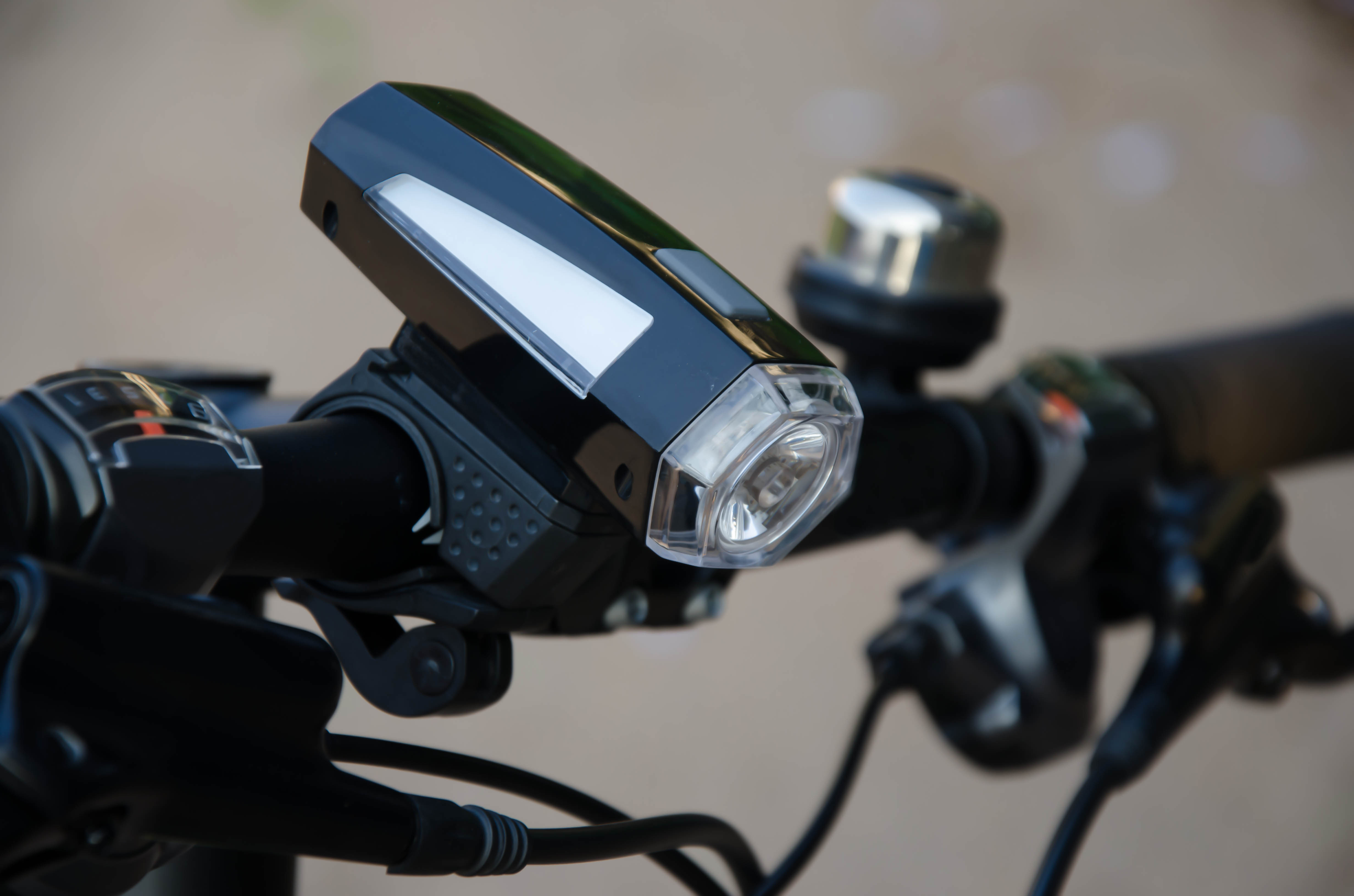 Lampki rowerowe za mniej niż 100 zł — jakie warto wybrać?