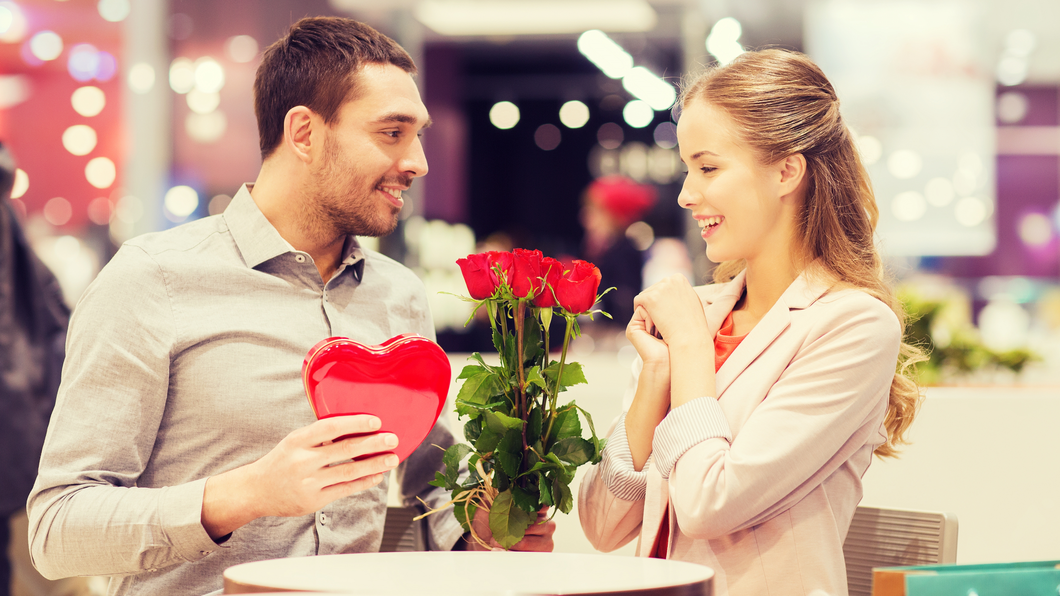Walentynki 2021 - Biedronka i Lidl - oferta na święto zakochanych