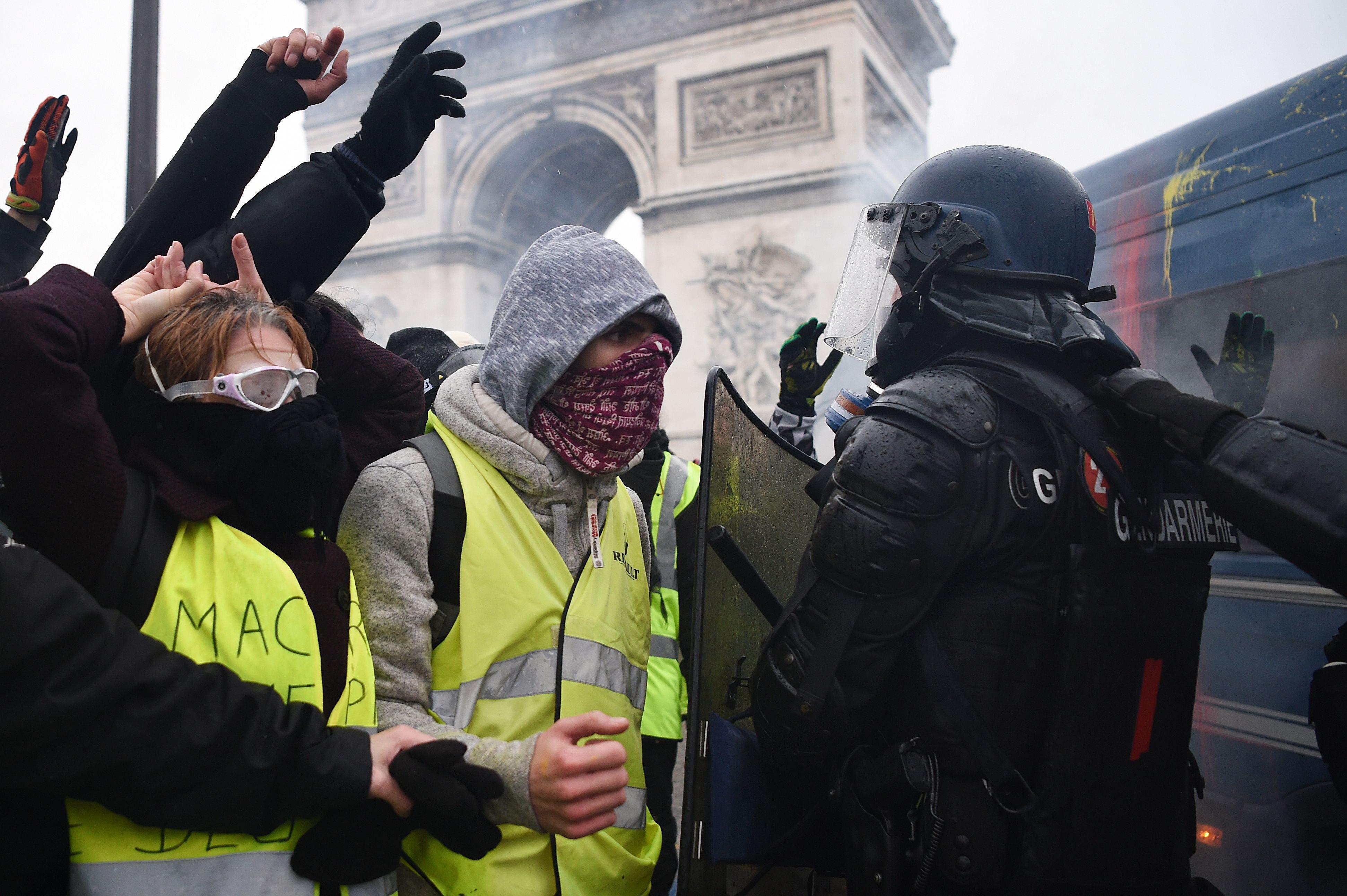 Francja na barykadach | Newsweek