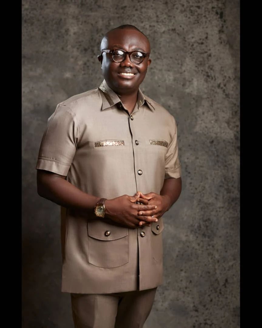 Bola Ray marks 46th birthday with stylish photos