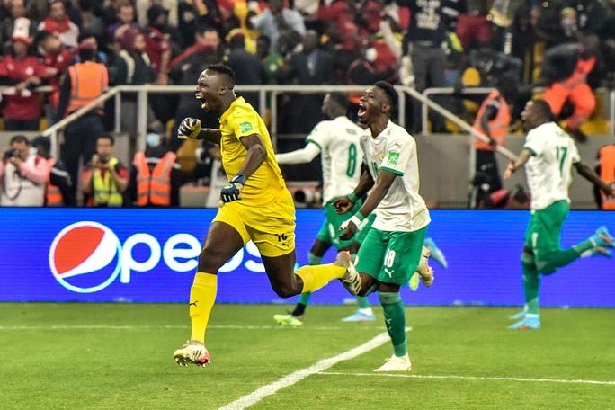 Ismaila Sarr celebrate with his Senegalese teammate and goalkeeper Edouard Mendy