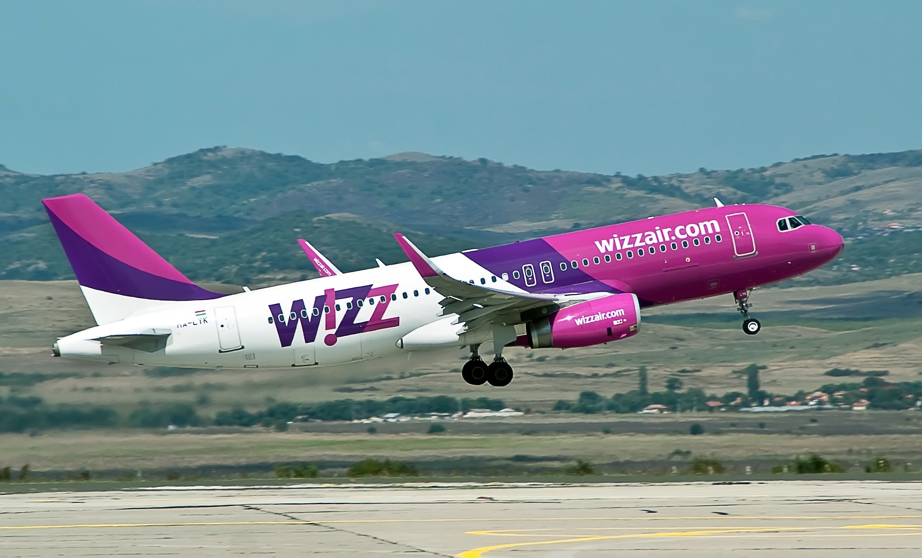 Wizz Air ogranicza loty z polskich miast. Przez niski poziom wyszczepienia
