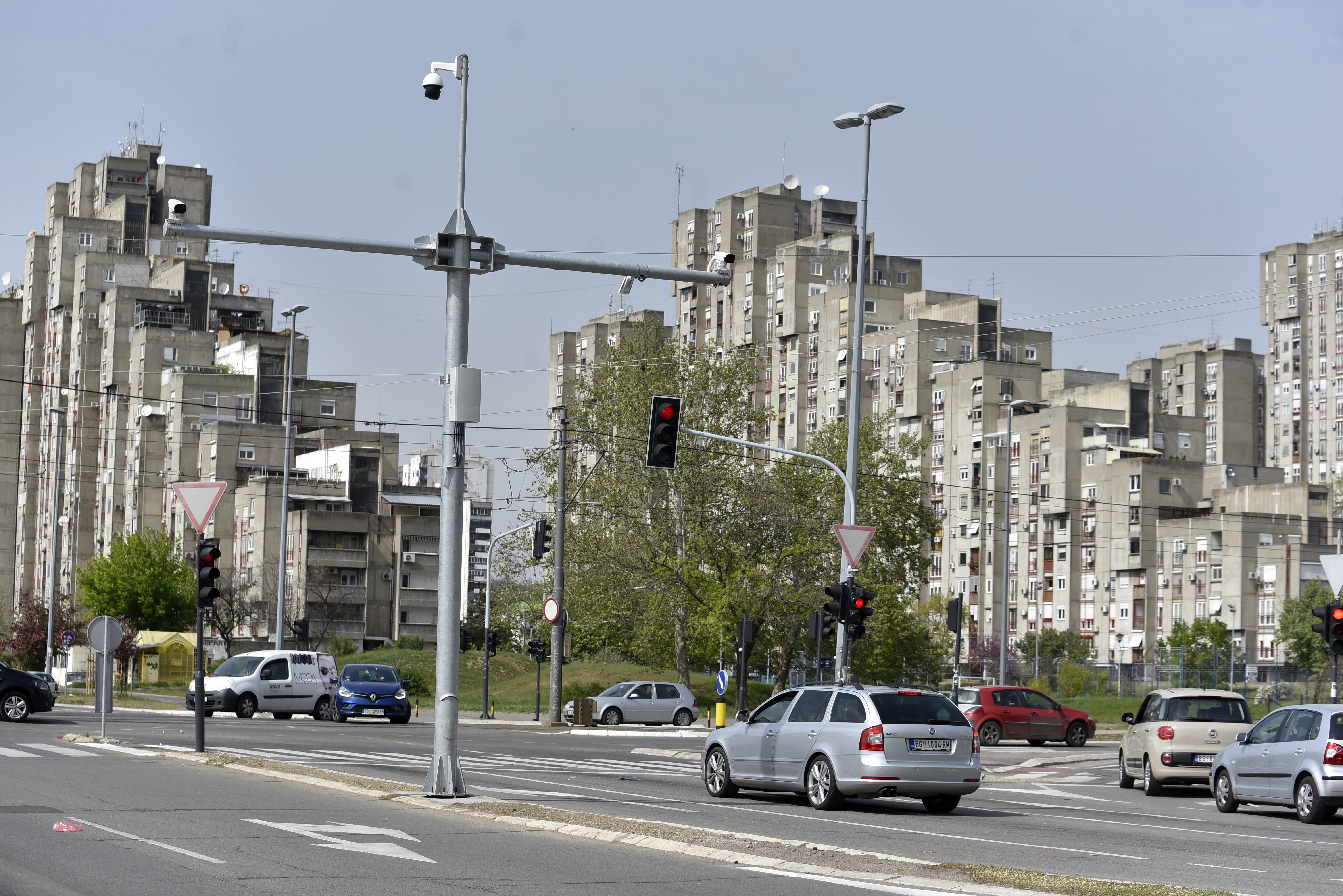Beograđani, ovo je SPISAK 40 LOKACIJA na kojima KAMERE SNIMAJU prolazak na  crveno, prebrzu i vožnju žutom trakom