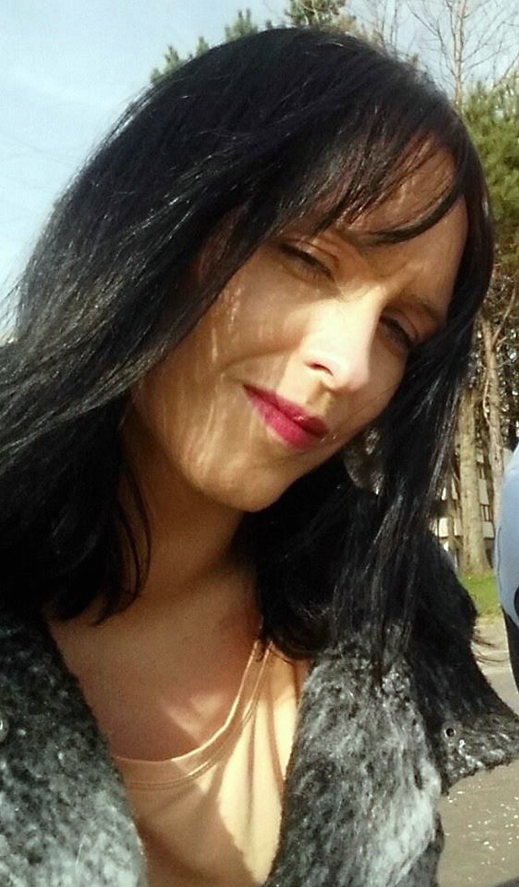 Žena se noktima izbavila iz groba nakon što ju je verenik davio i ...