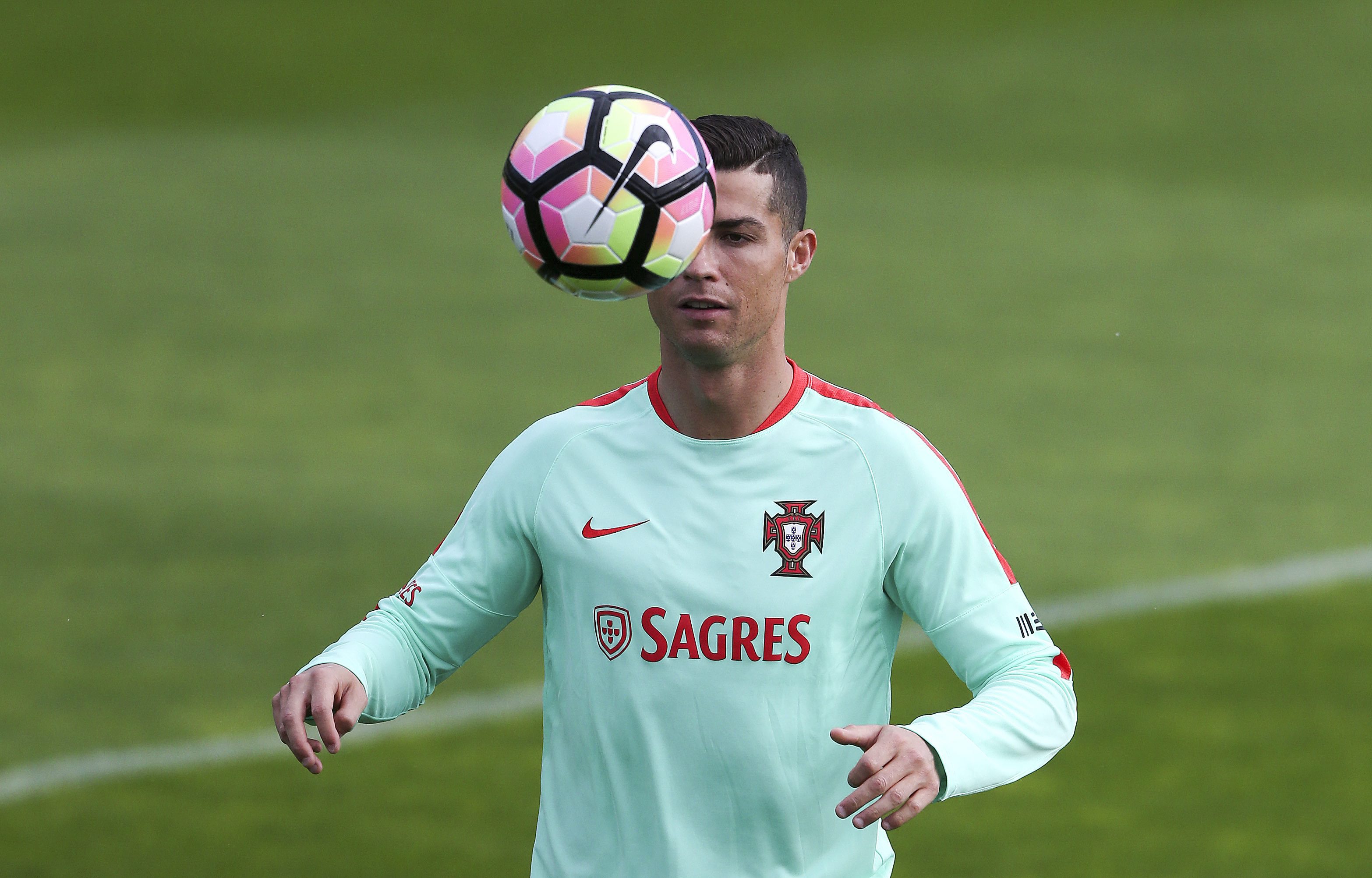 Cristiano Ronaldo przedłużył kontrakt z Nike - Dziennik.pl