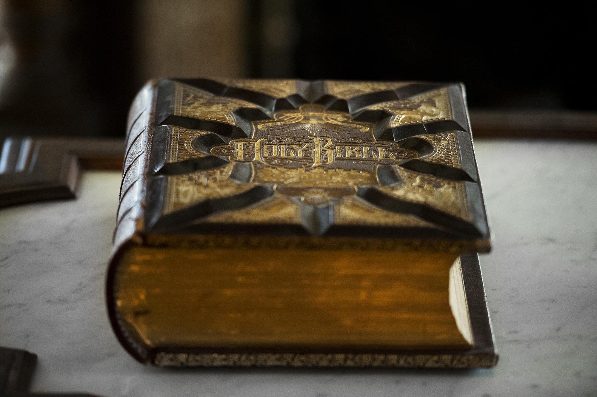 Wyjaśnij Pochodzenie I Znaczenie Nazw Biblia Stary I Nowy Testament Stary Testament Biblia chrześcijaństwo dr Łukasz Niesiołowski-Spano