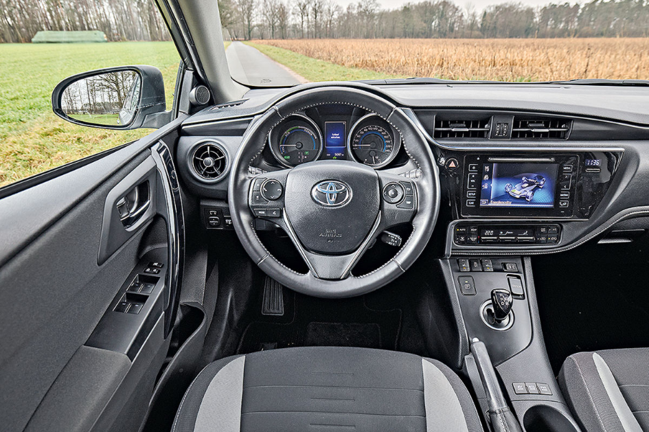 Haszn lt Aut Teszten A Toyota Auris Hybrid K sz ni Sz pen J l Van 