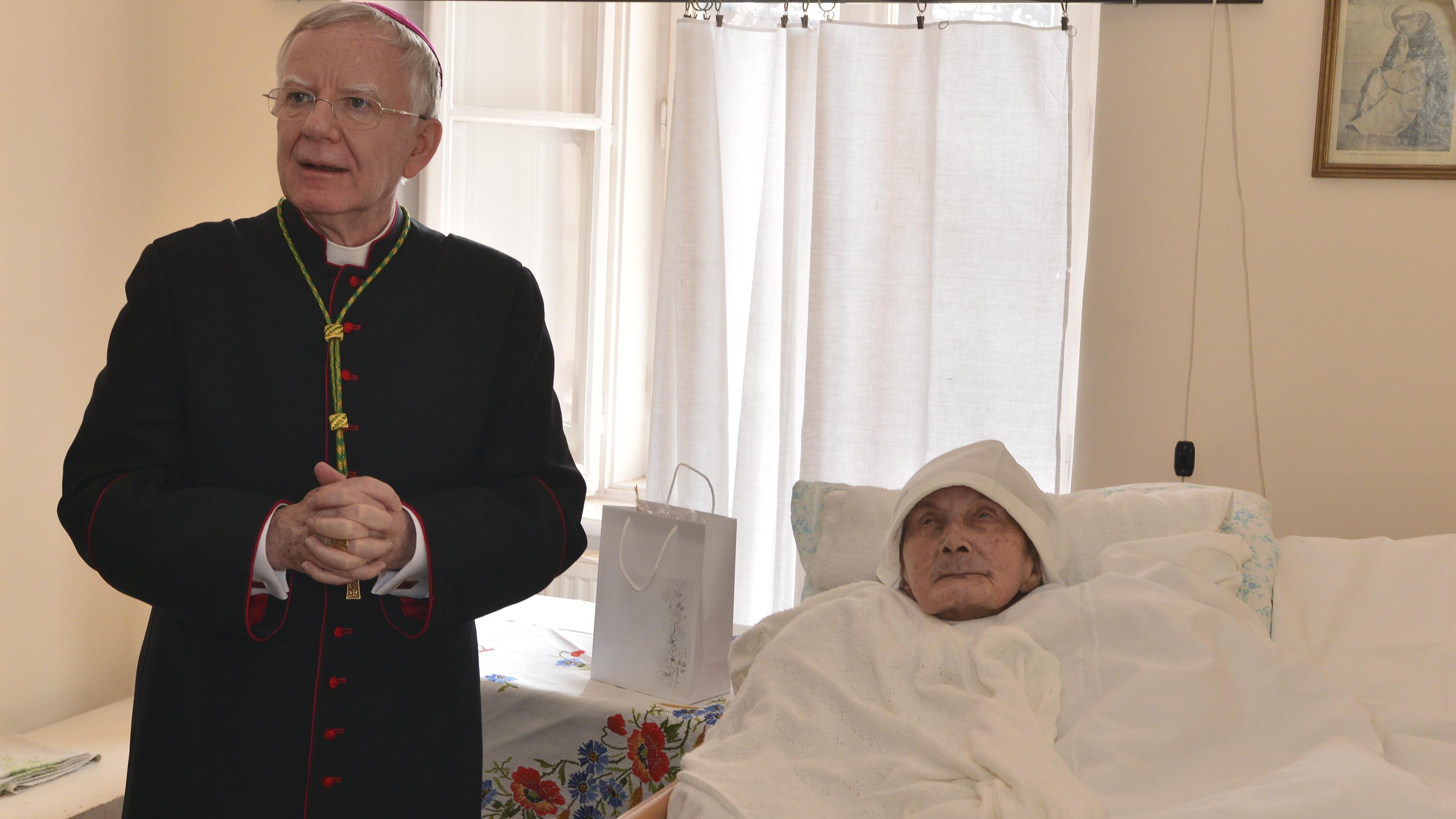 Siostra Cecylia Roszak to najstarsza zakonnica na świecie. Mieszka w  Krakowie