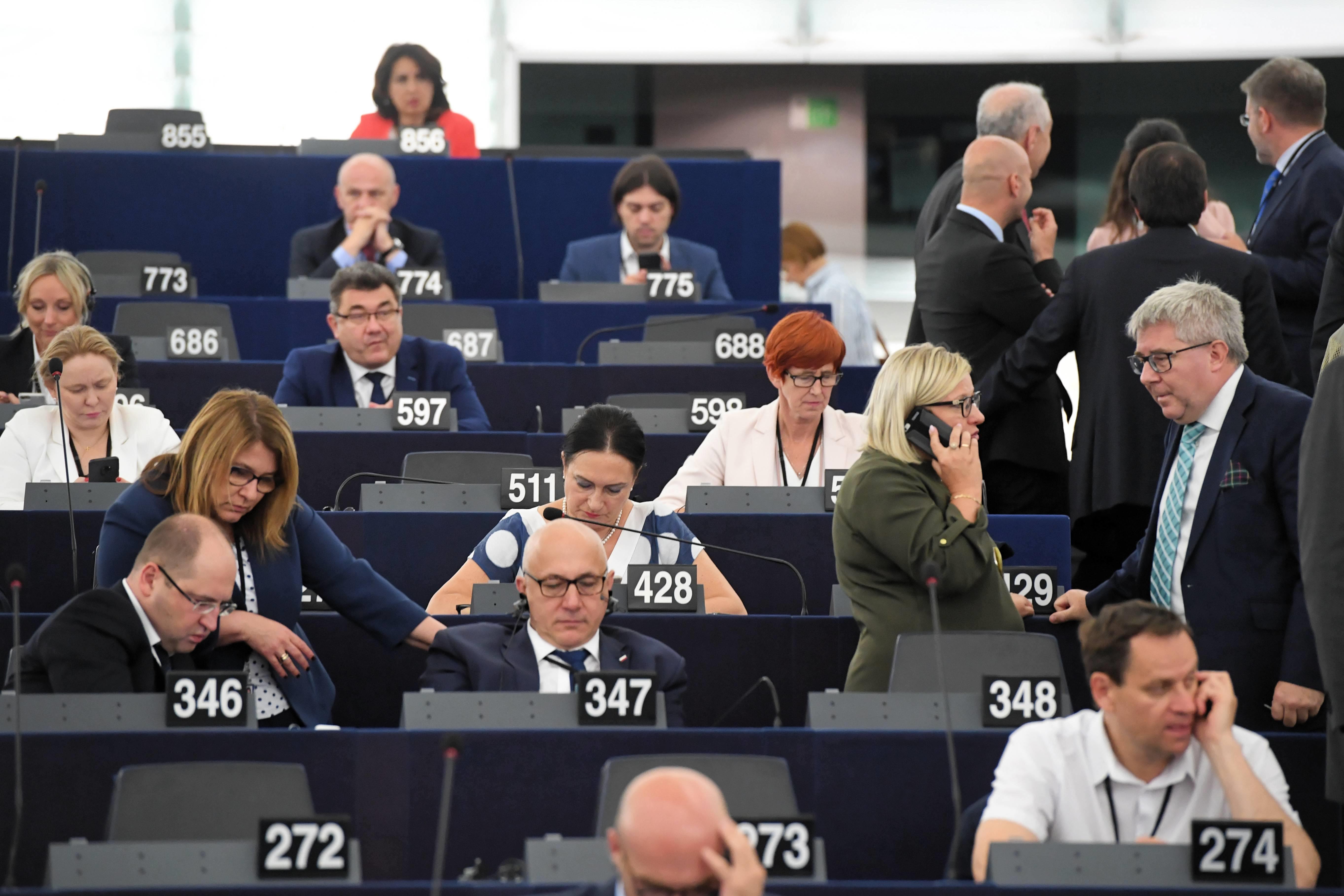 Kadencja Posła W Parlamencie Europejskim Europosłowie PiS w Parlamencie Europejskim. „Są głośni tylko wtedy, gdy