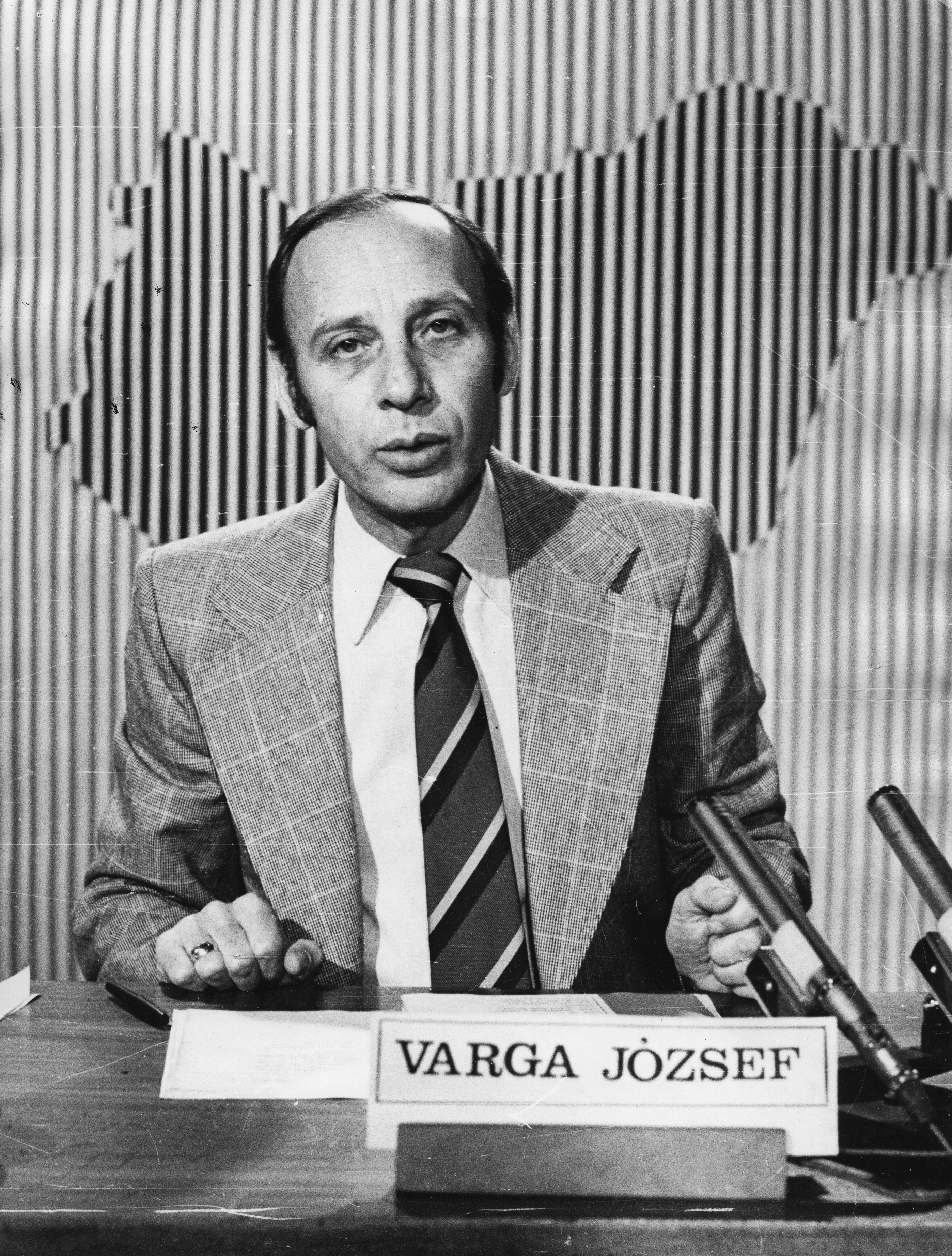 Varga József a legszebben beszélő tévés bemondó adás közben halt meg a  stúdióban - Blikk