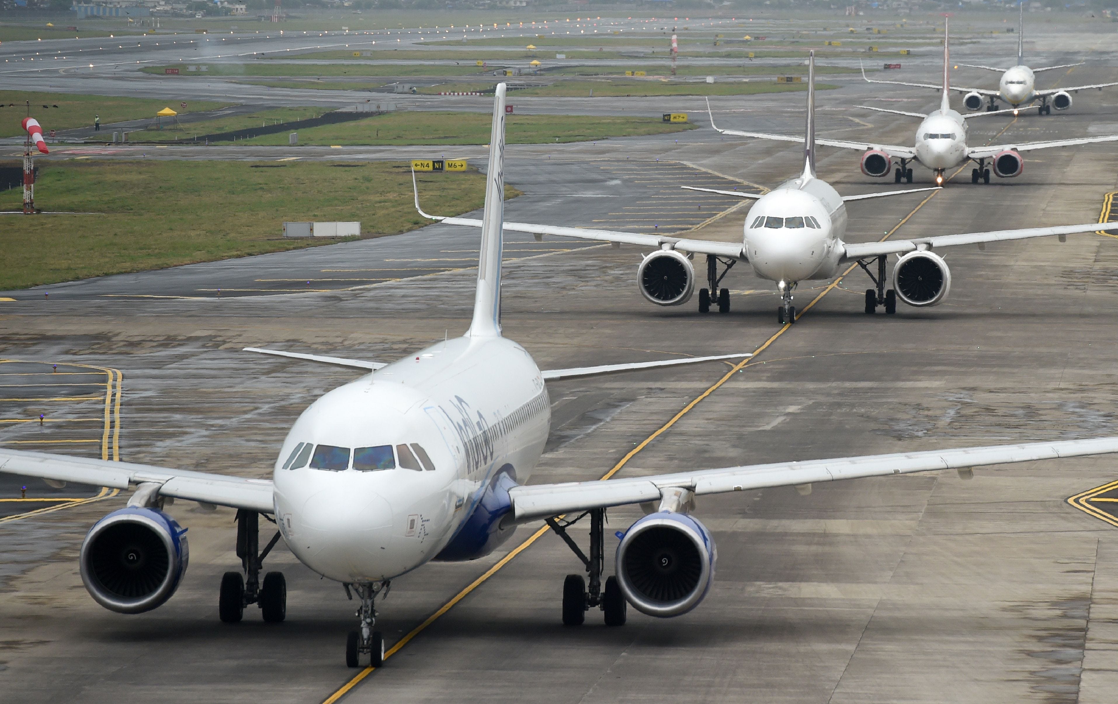 Why airplanes are painted white