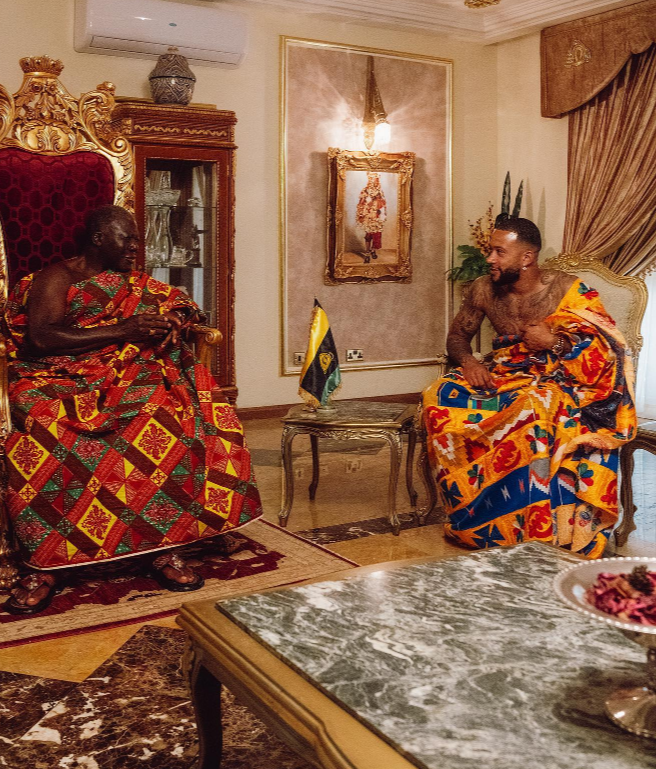 Dutch star Memphis Depay pays a courtesy call on the Asantehene