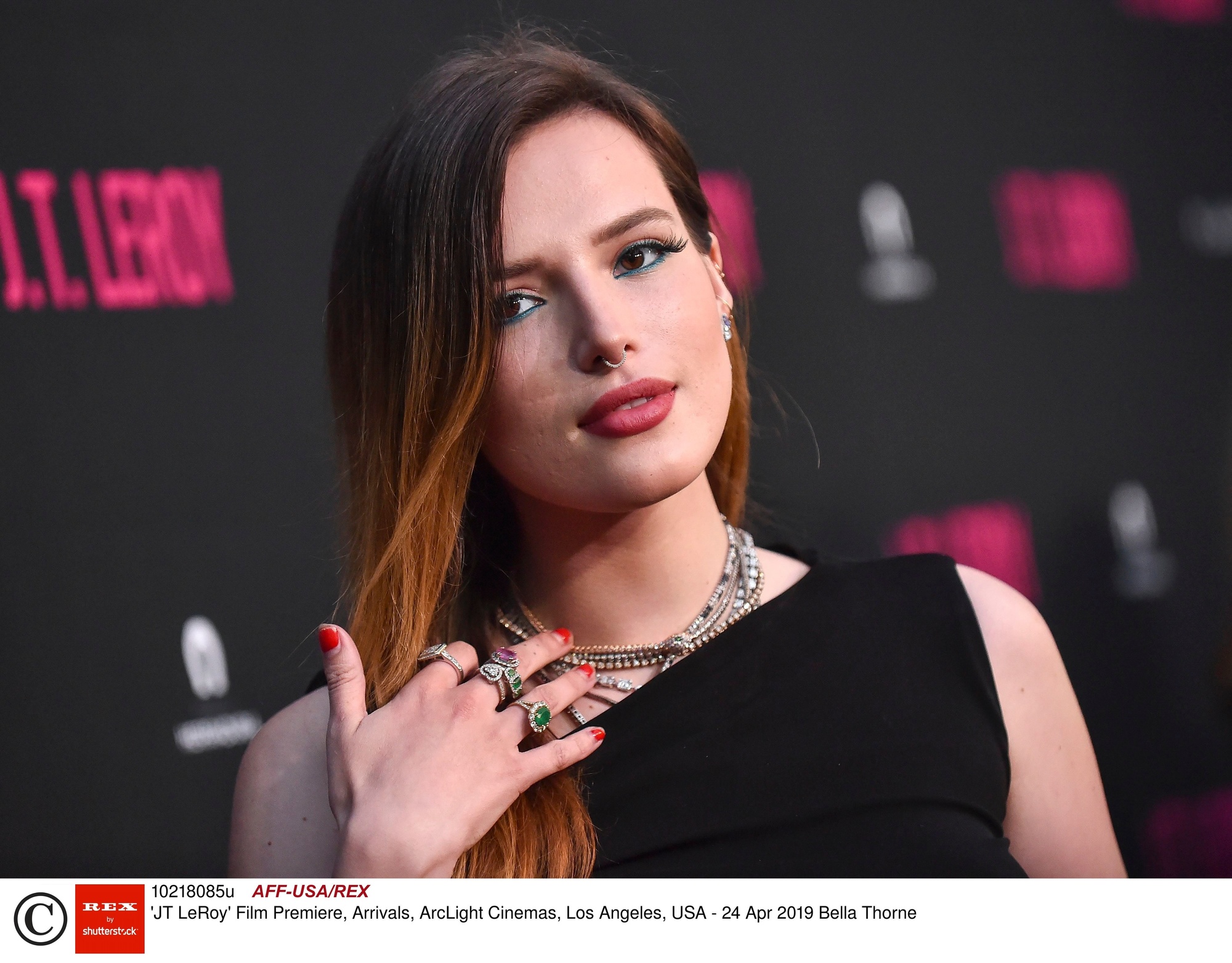 Bella Thorne sprzeciwiła się hakerowi. Udostępniła swoje nagie zdjęcia -  Film